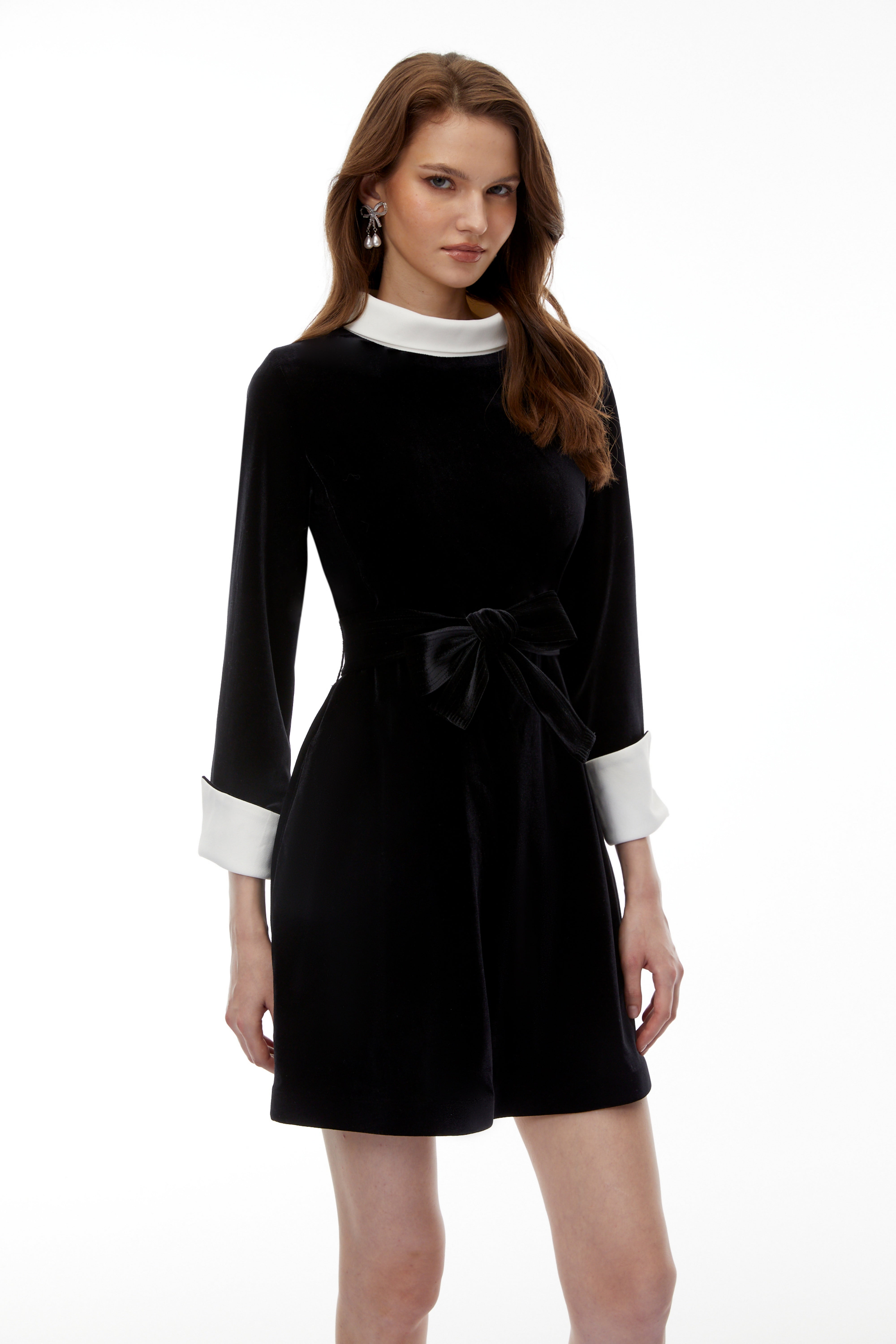 Clementine Schwarzes Samt-Minikleid mit Gürtel