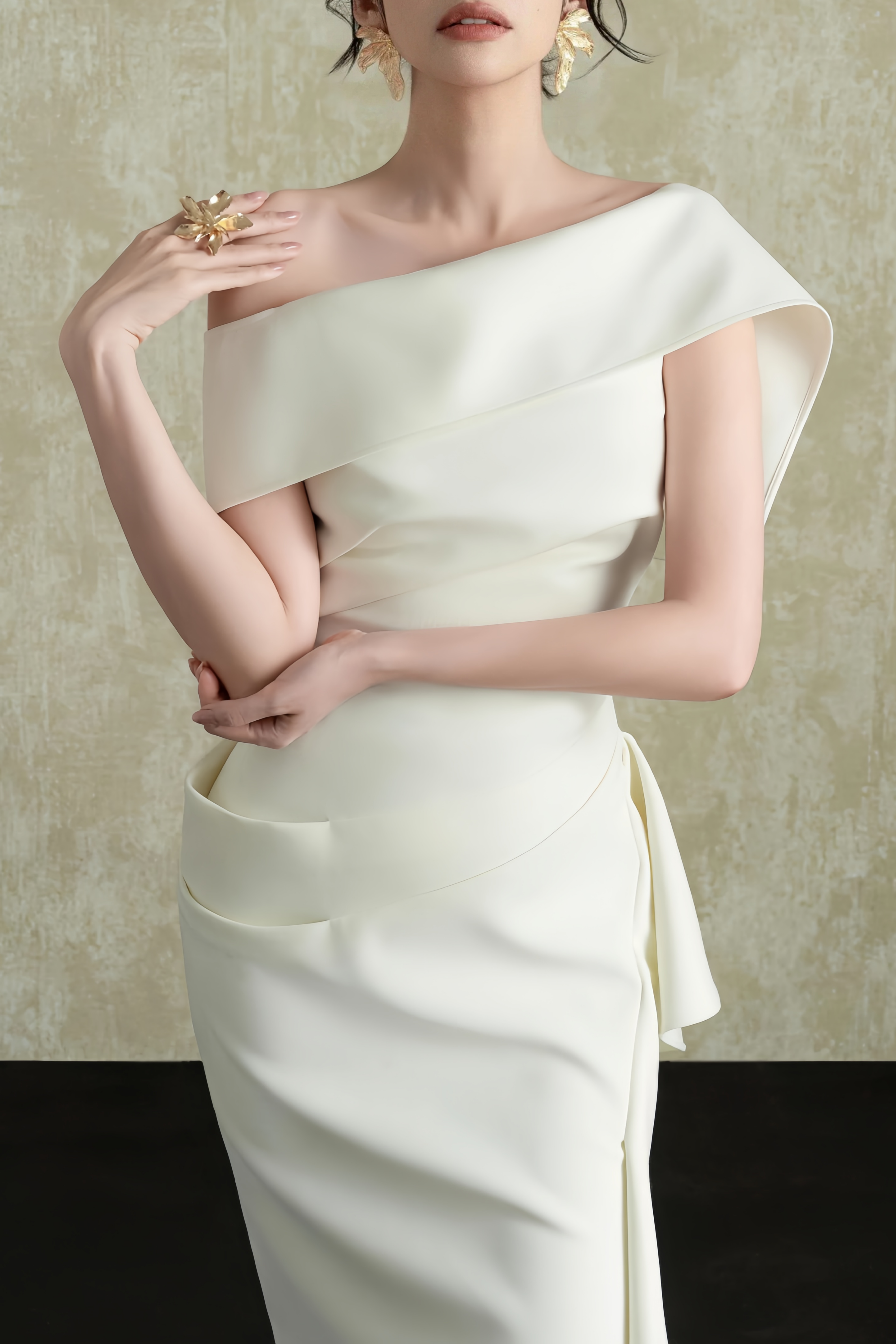 فستان كاري الأبيض غير المتماثل متوسط ​​الطول