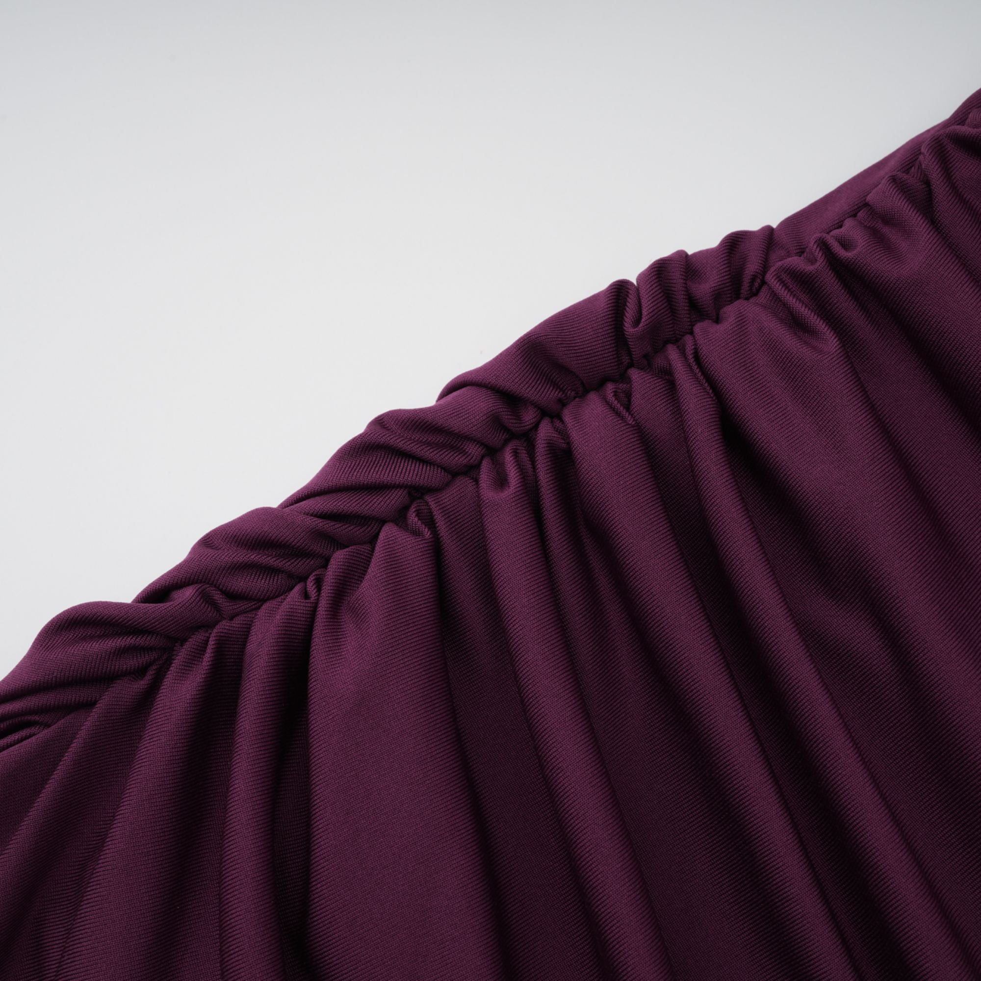 فستان طويل مزين بالدانتيل من Borbála باللون الأرجواني