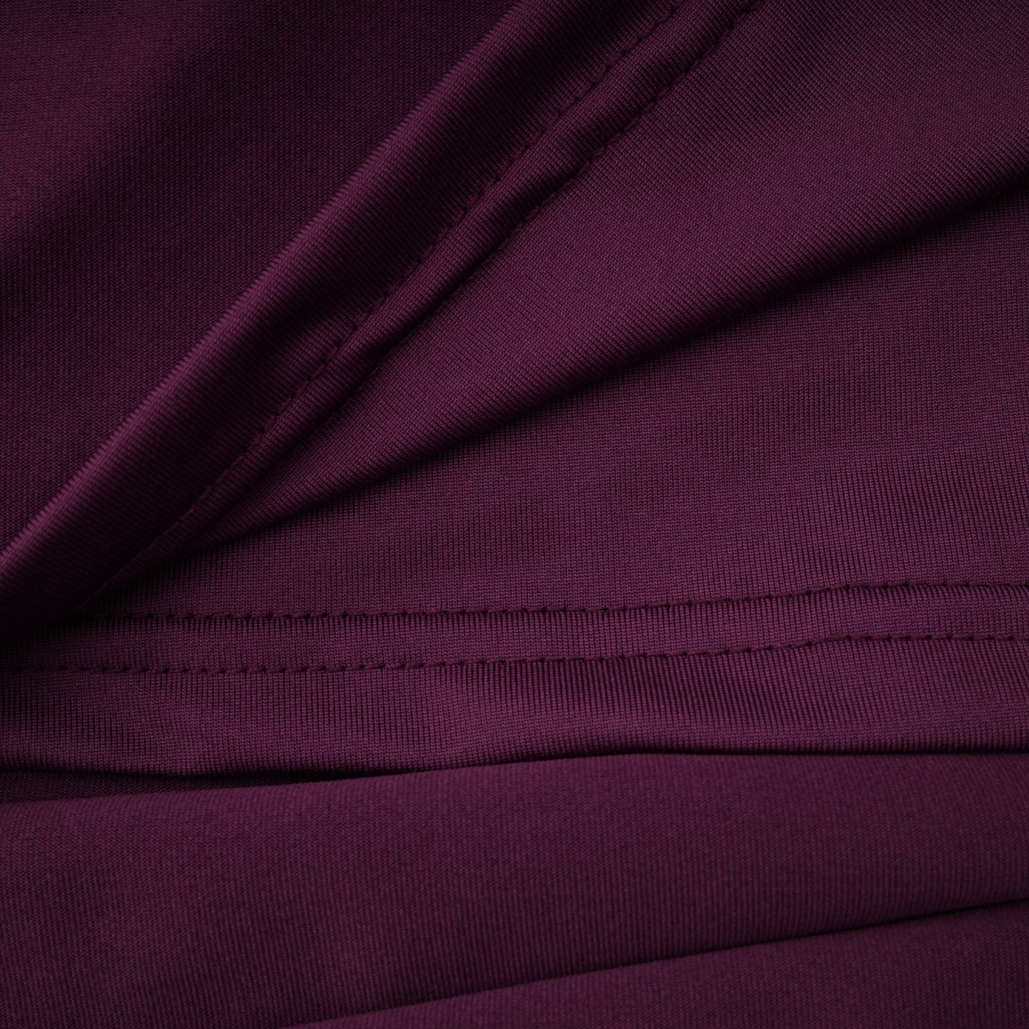 فستان طويل مزين بالدانتيل من Borbála باللون الأرجواني