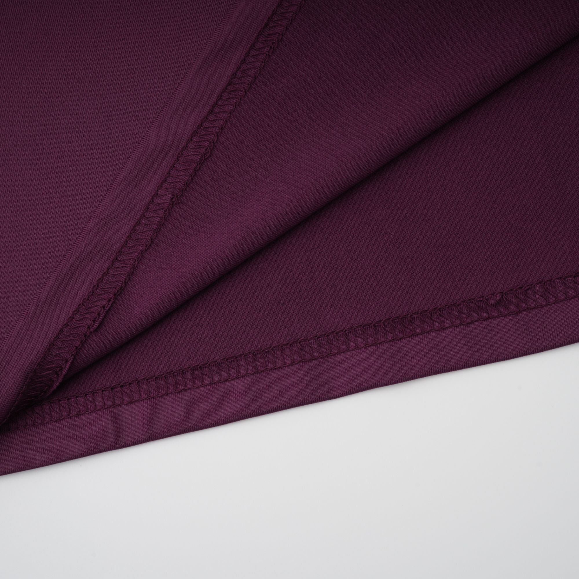 فستان طويل مزين بالدانتيل من Borbála باللون الأرجواني