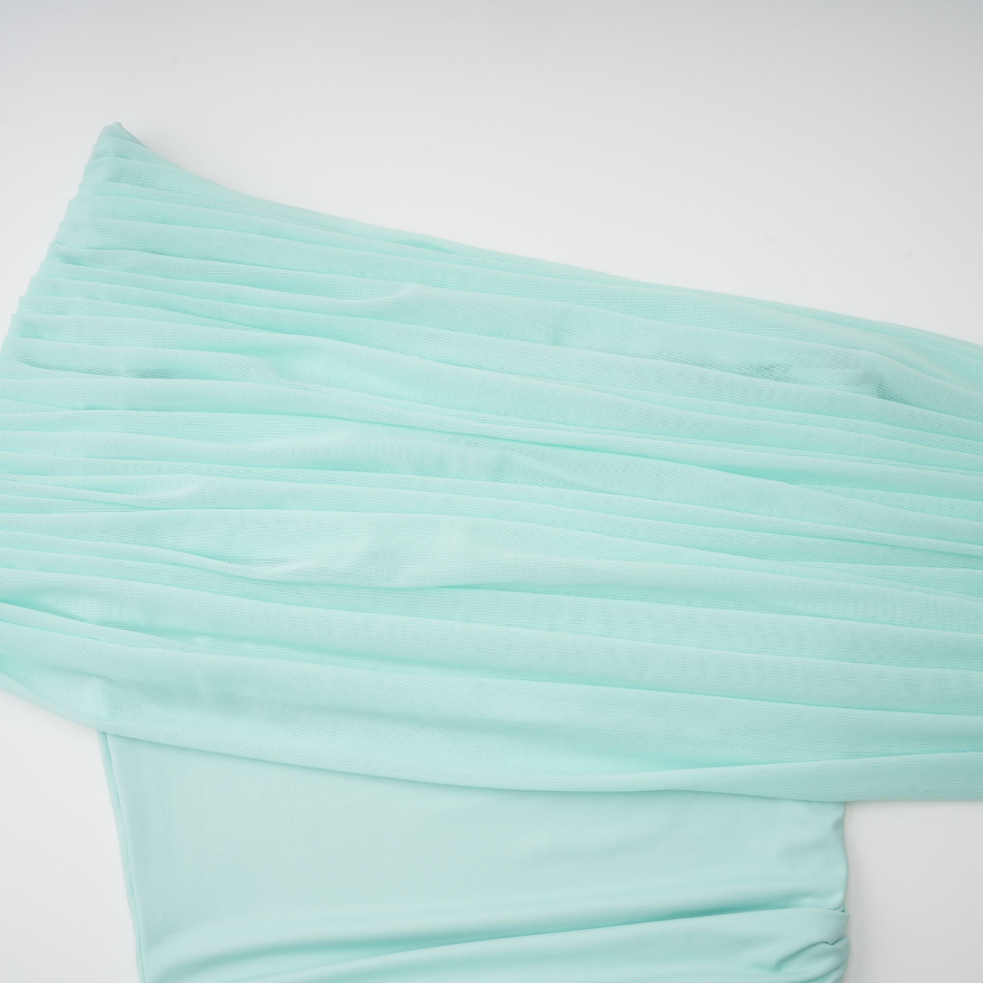 طقم تنورة وتنورة من التول المكشكش محايد من Pénombre