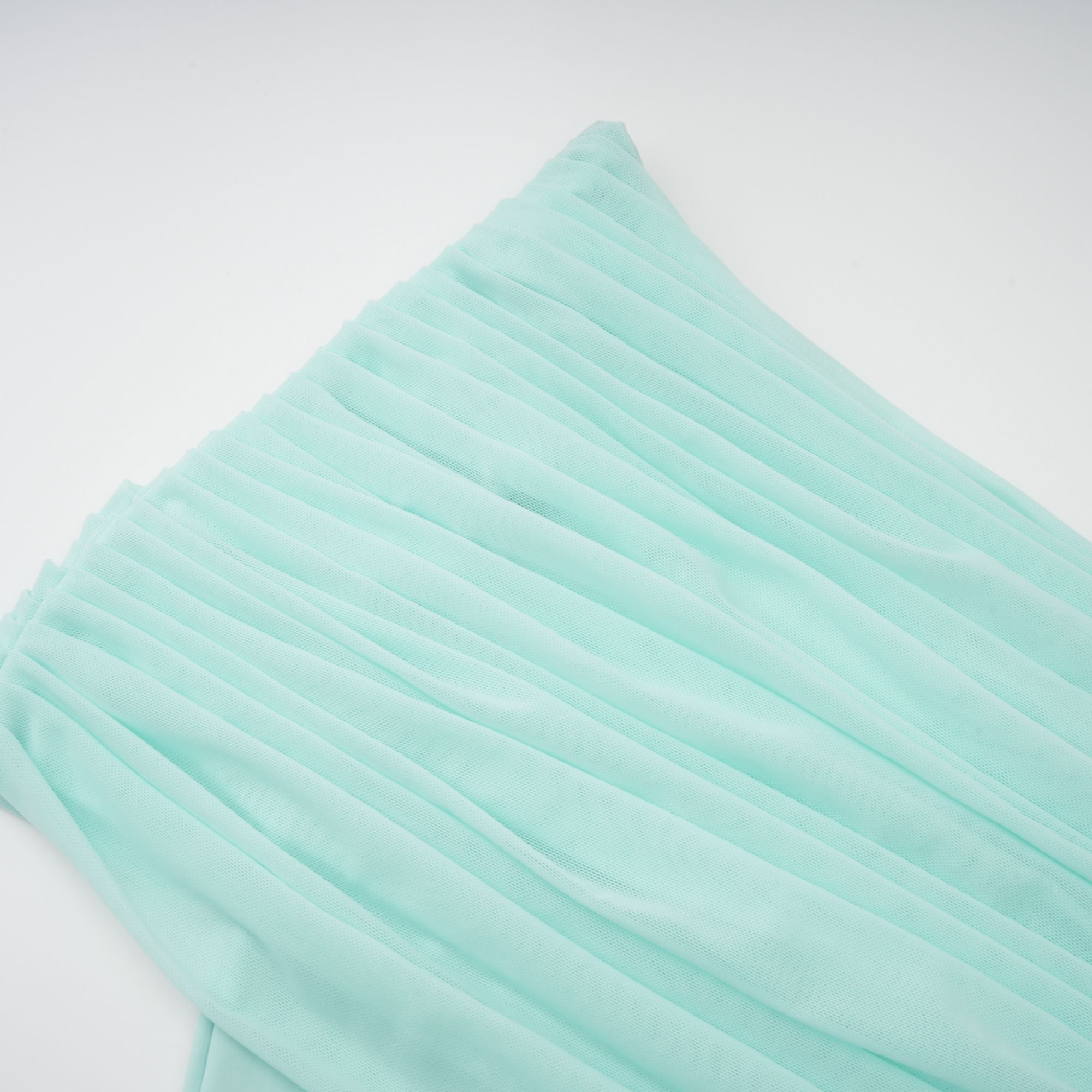 طقم تنورة وتنورة من التول المكشكش محايد من Pénombre