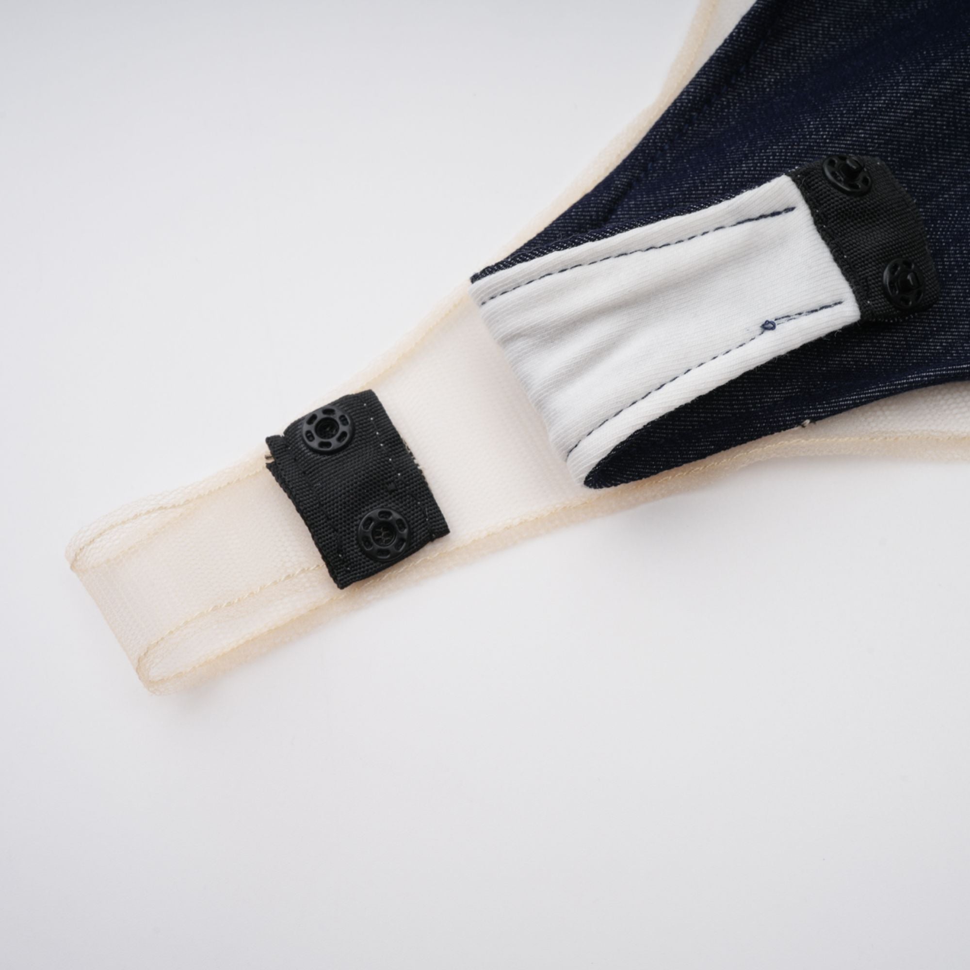 بدلة جسم شفافة من قماش الدنيم باللون الأزرق الرملي