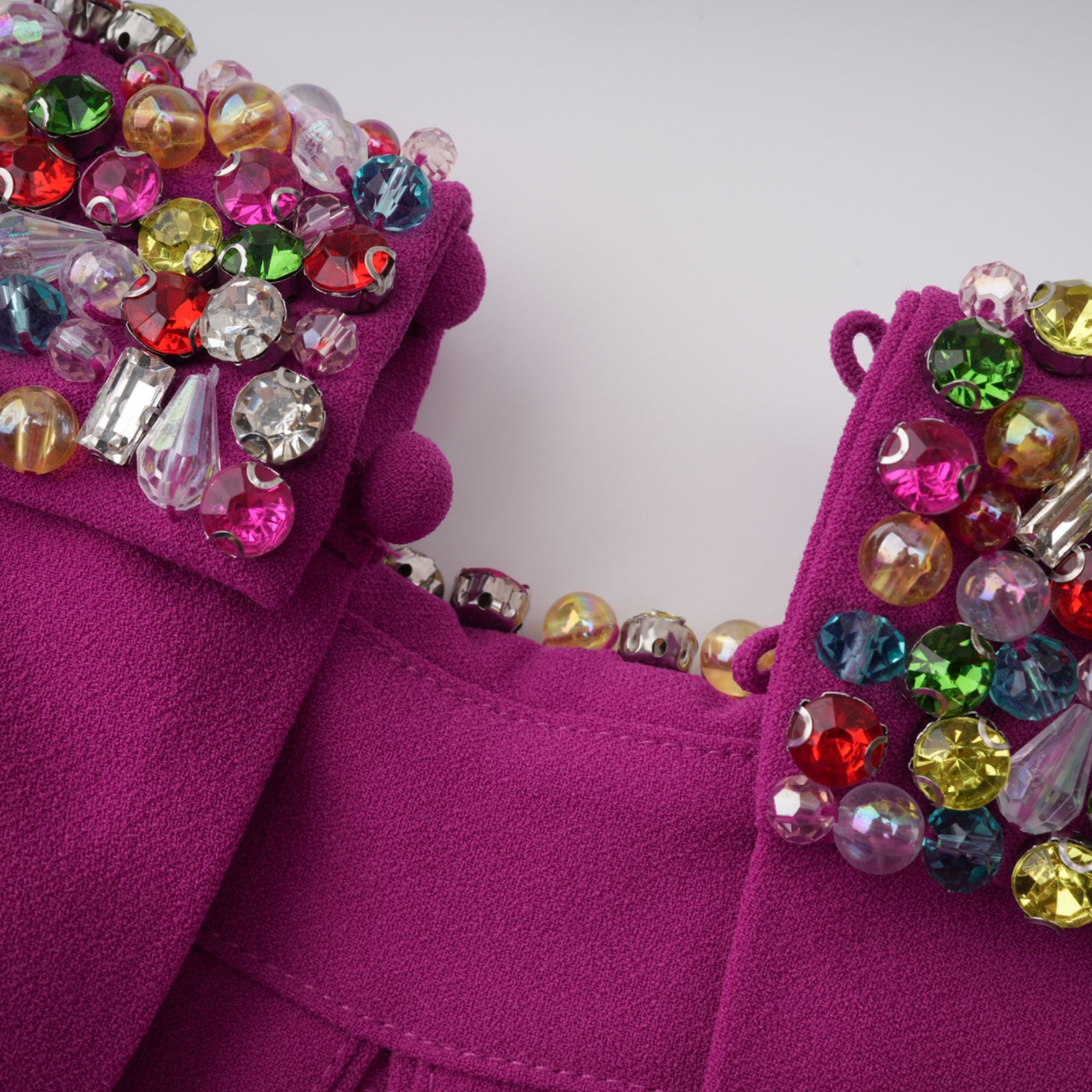 فستان حورية البحر الفوشيا الرائع بتفاصيل فتحة المفتاح