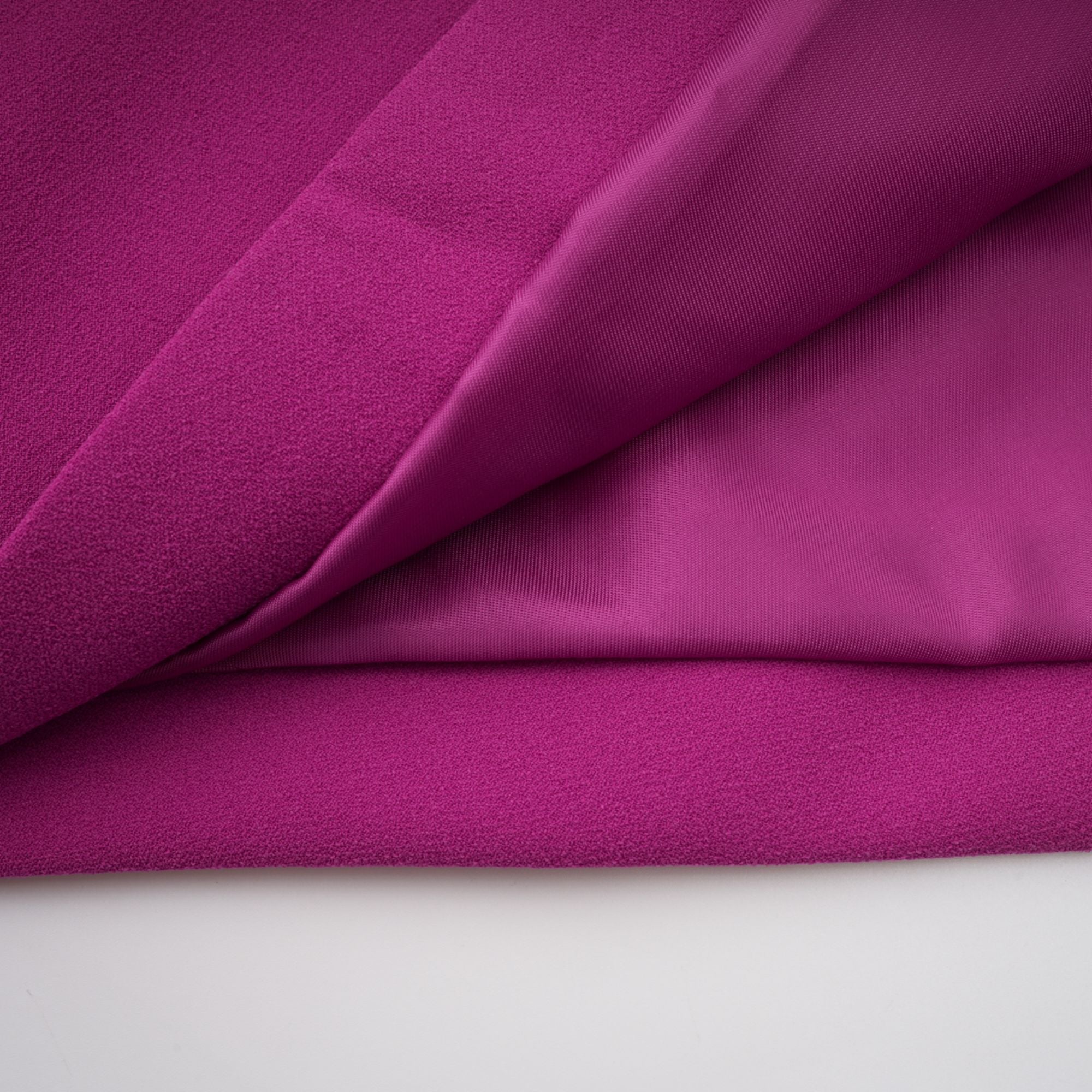 فستان حورية البحر الفوشيا الرائع بتفاصيل فتحة المفتاح