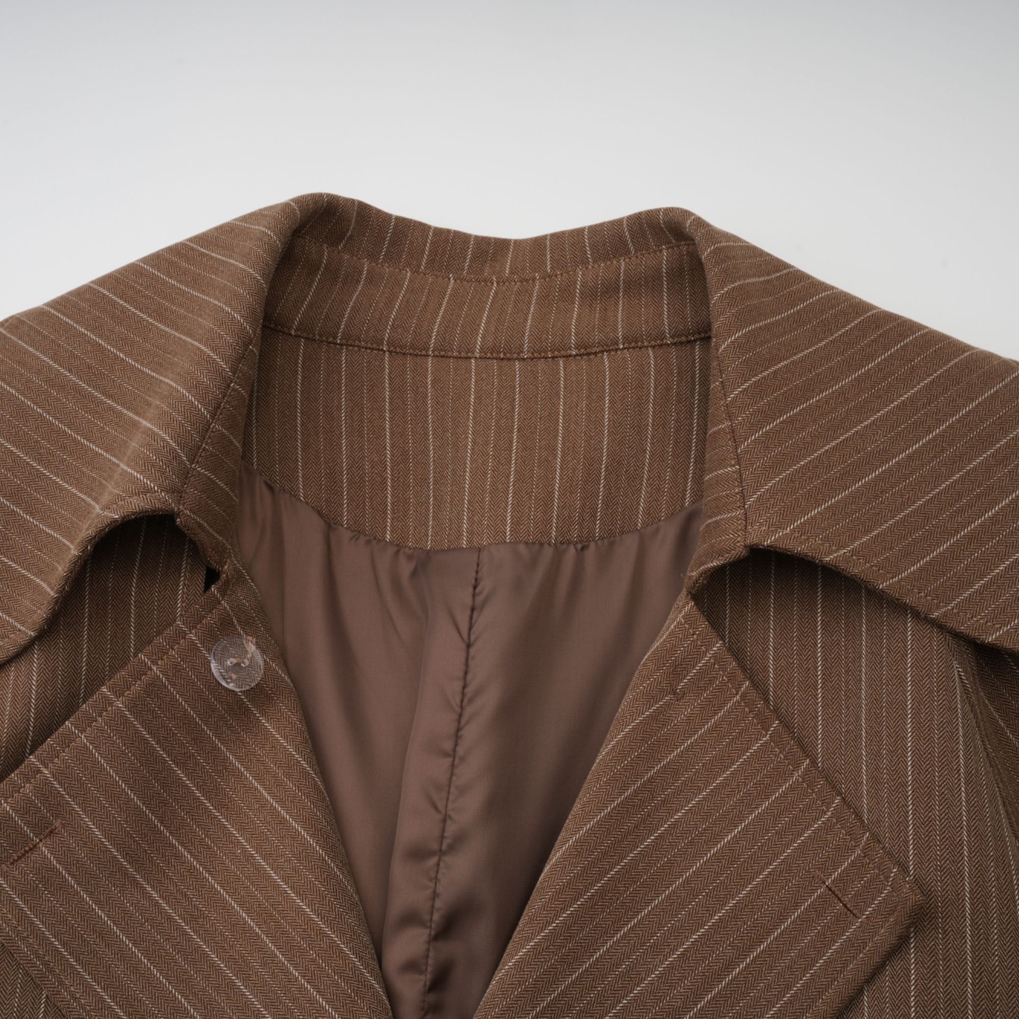 طقم معطف طويل مخطط وبنطلون من كليمانس براون