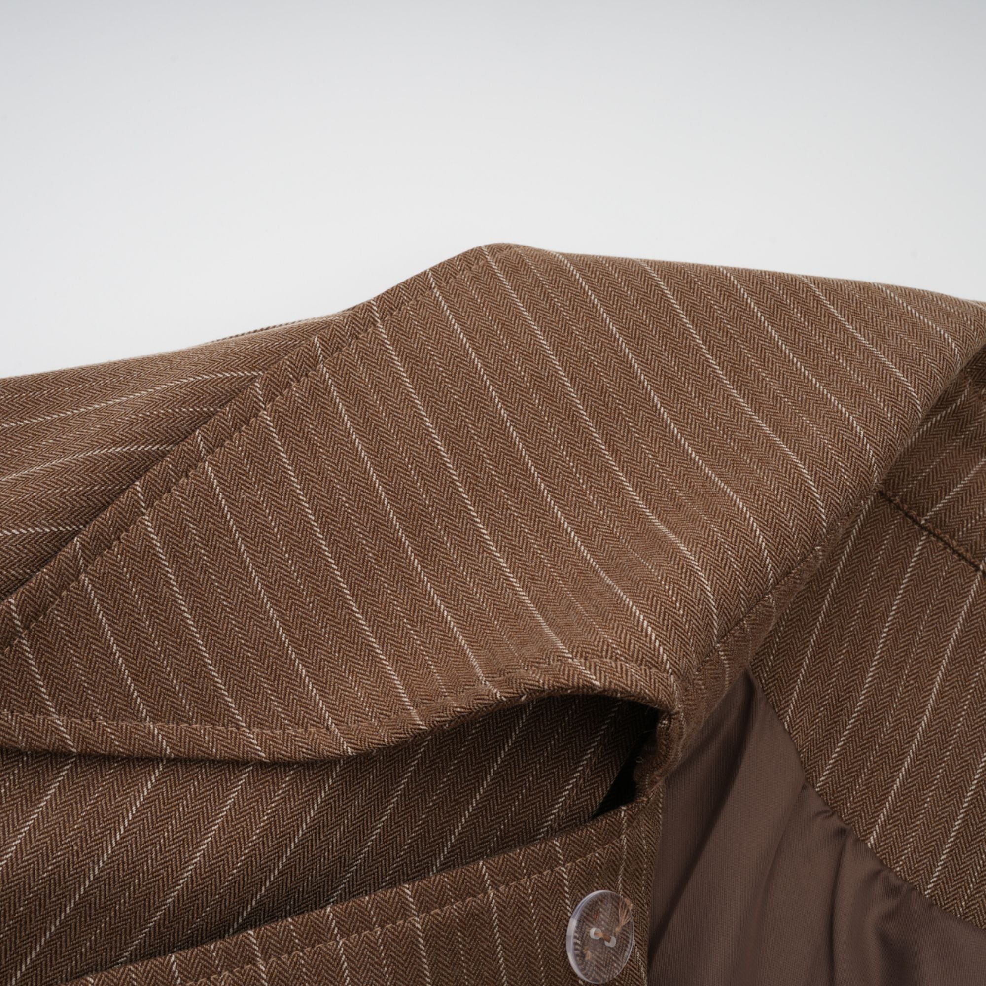 طقم معطف طويل مخطط وبنطلون من كليمانس براون