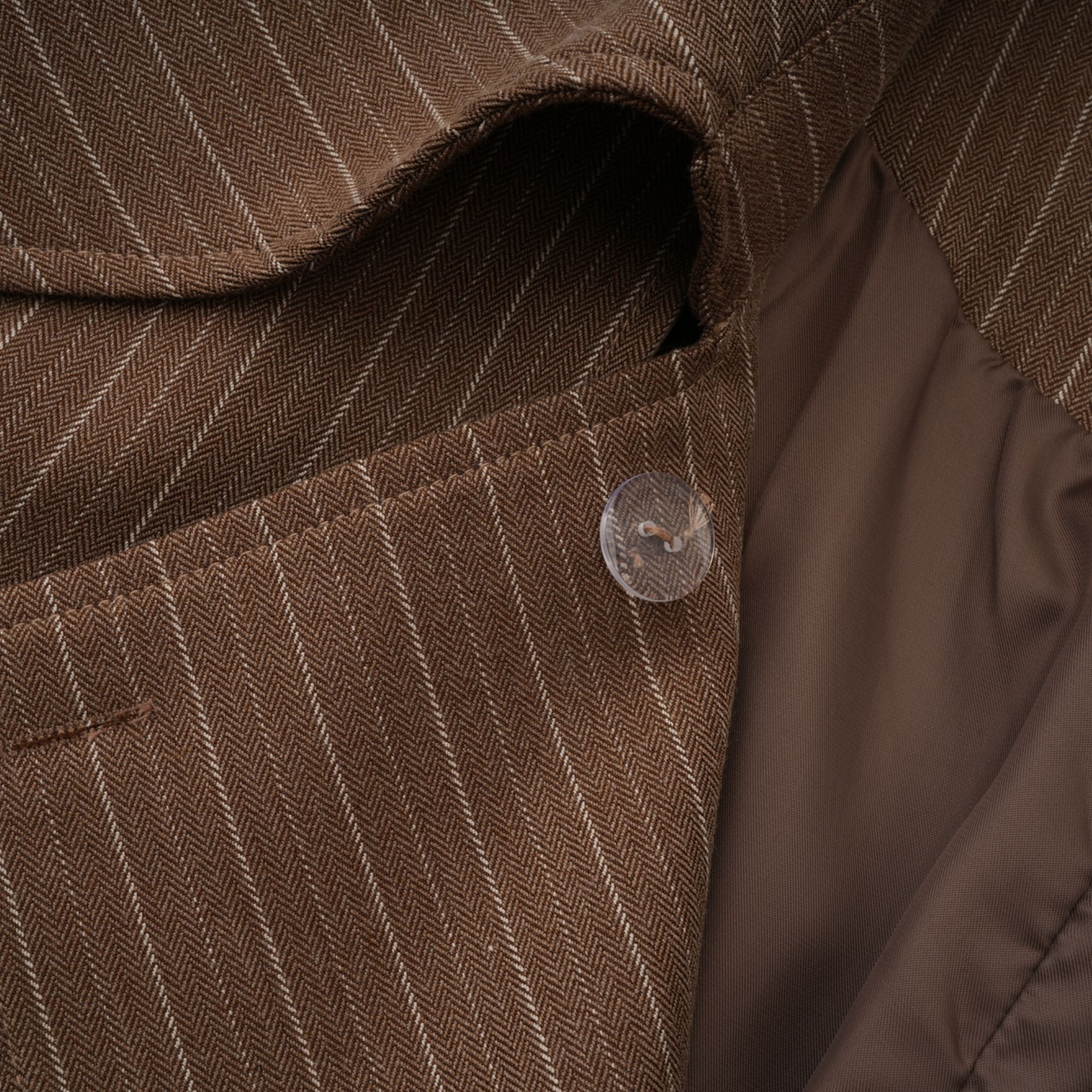 طقم معطف طويل مخطط وبنطلون من كليمانس براون