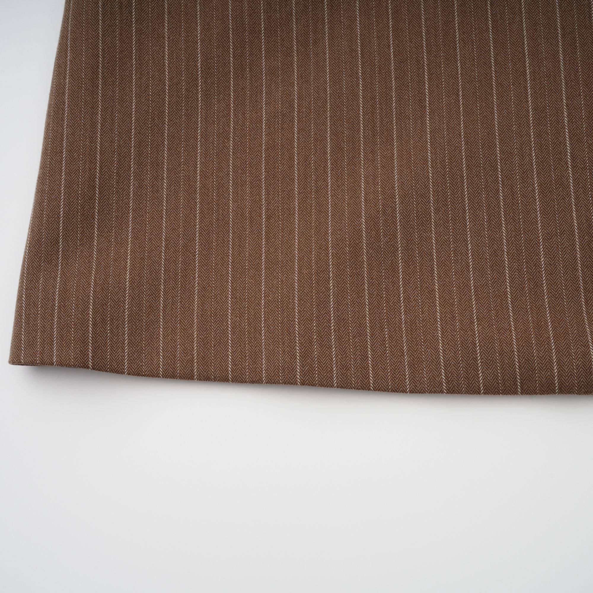 طقم معطف طويل مخطط وبنطلون من كليمانس براون