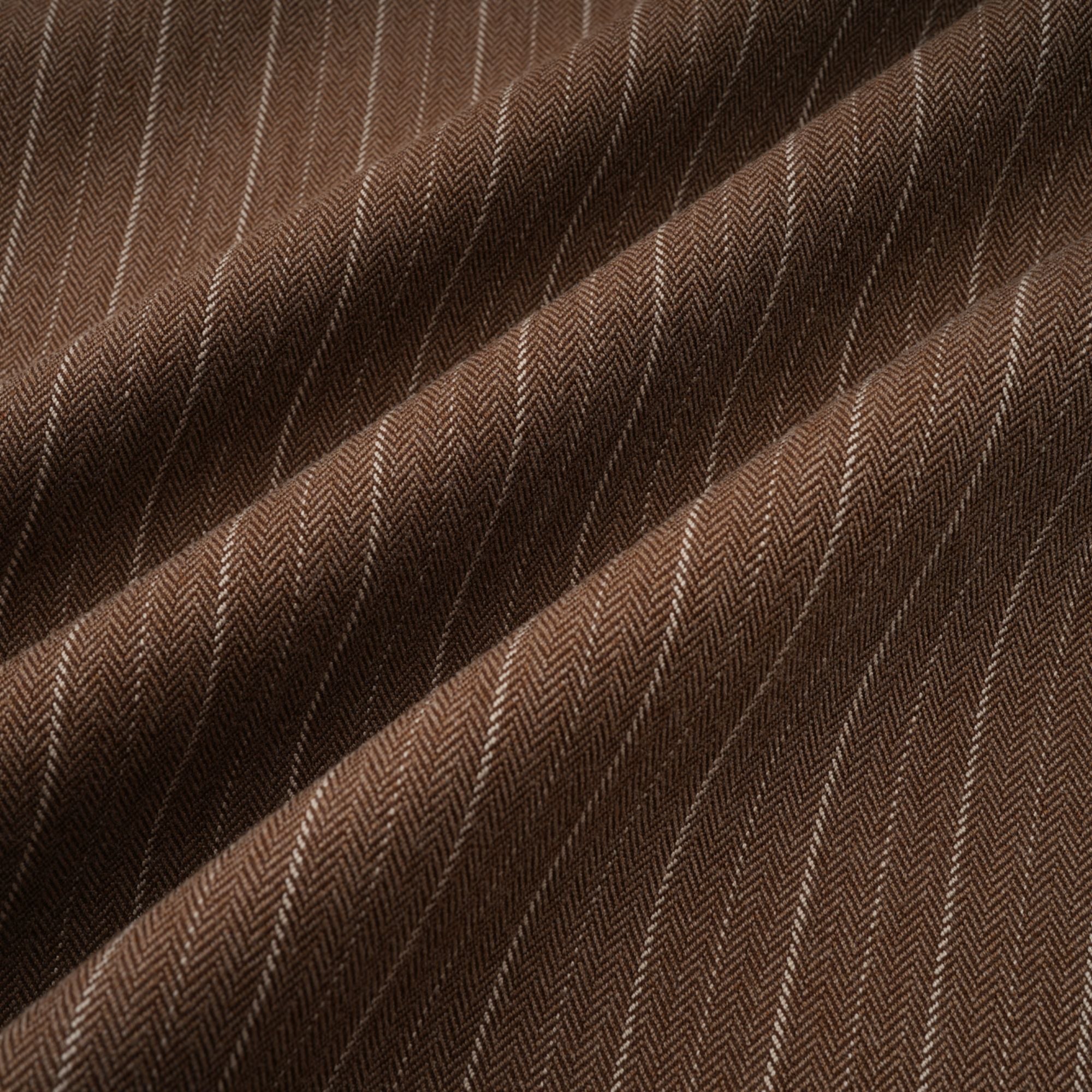 طقم معطف طويل مخطط وبنطلون من كليمانس براون