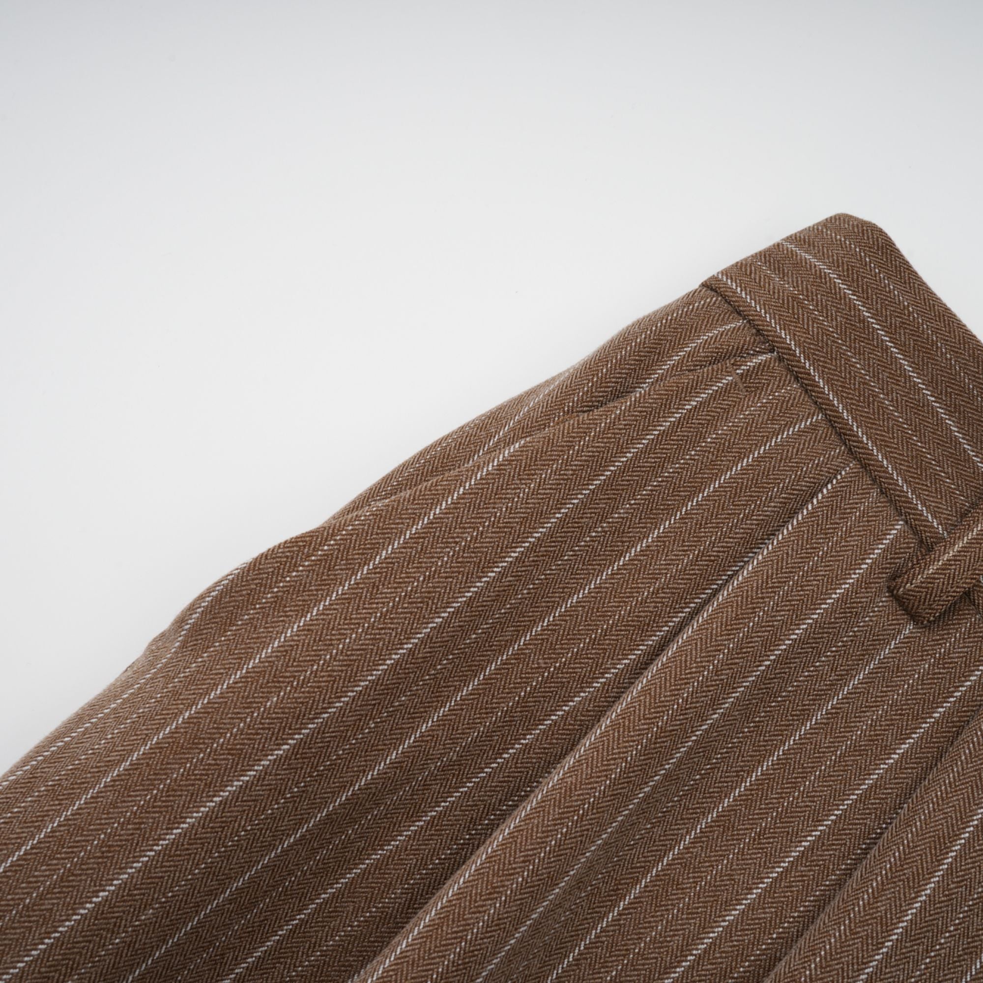 طقم معطف طويل مخطط وبنطلون من كليمانس براون