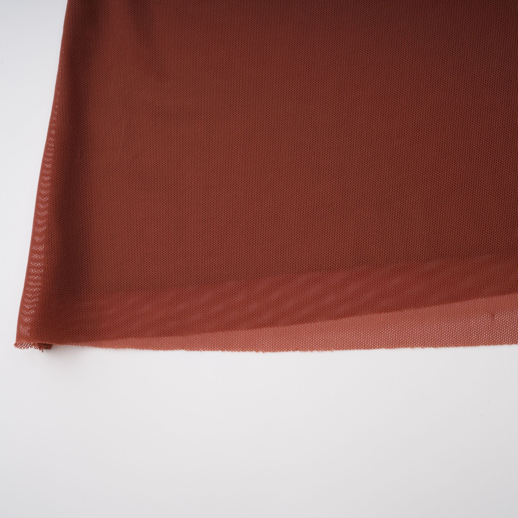 فستان دانيه براون ماكسي بتصميم مجعد ومطرز