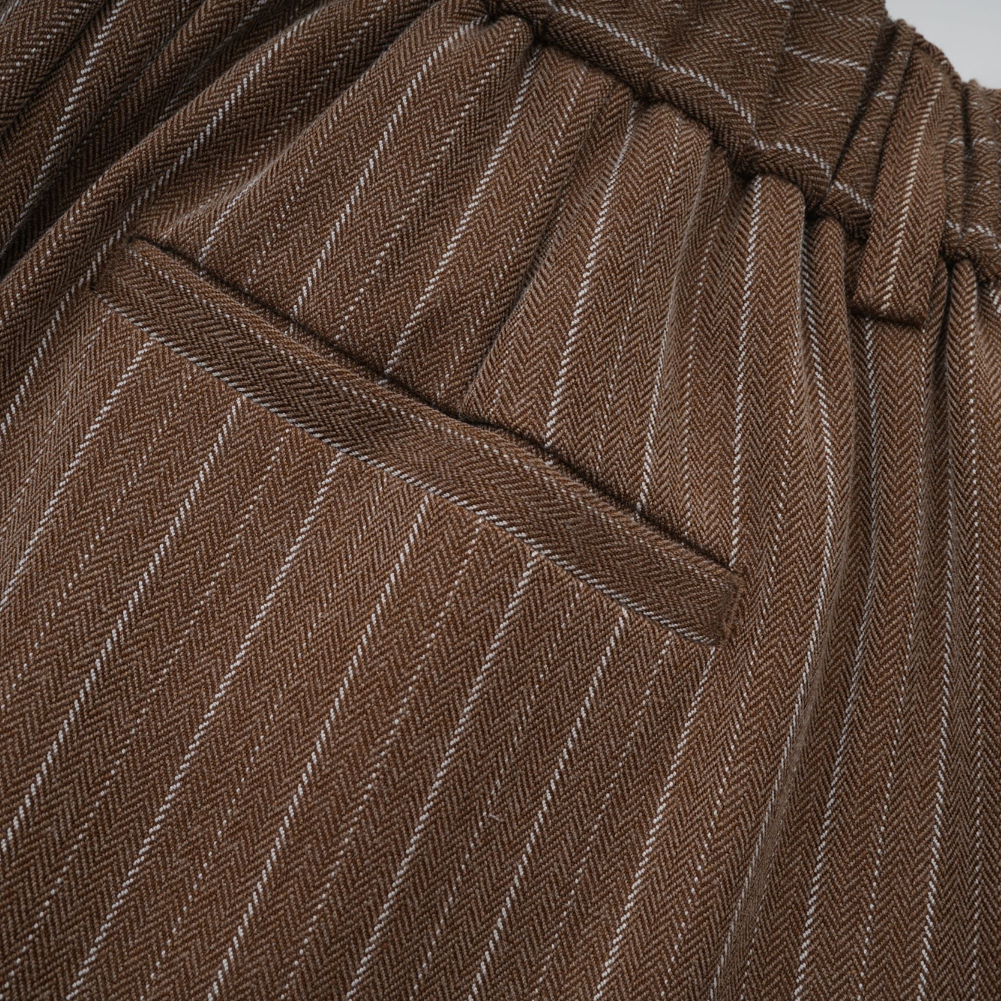 طقم معطف طويل مخطط وبنطلون من كليمانس براون