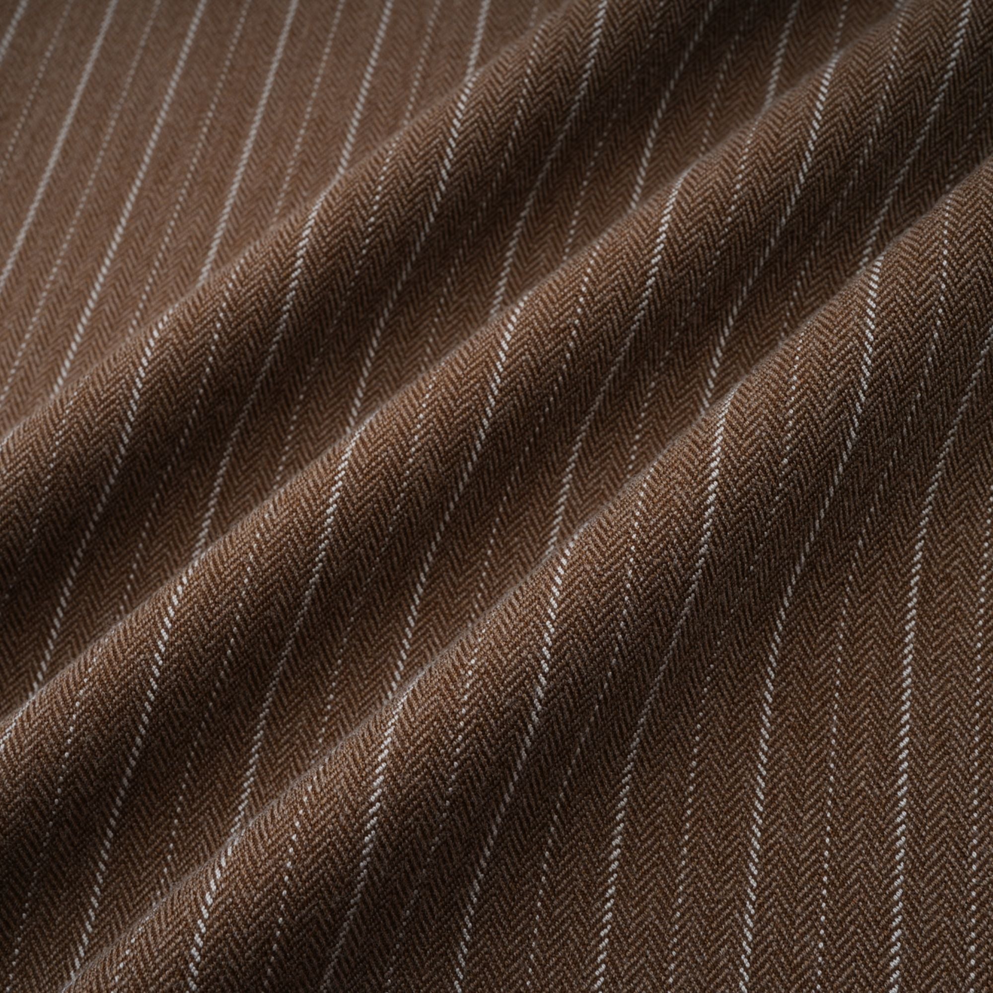 طقم معطف طويل مخطط وبنطلون من كليمانس براون