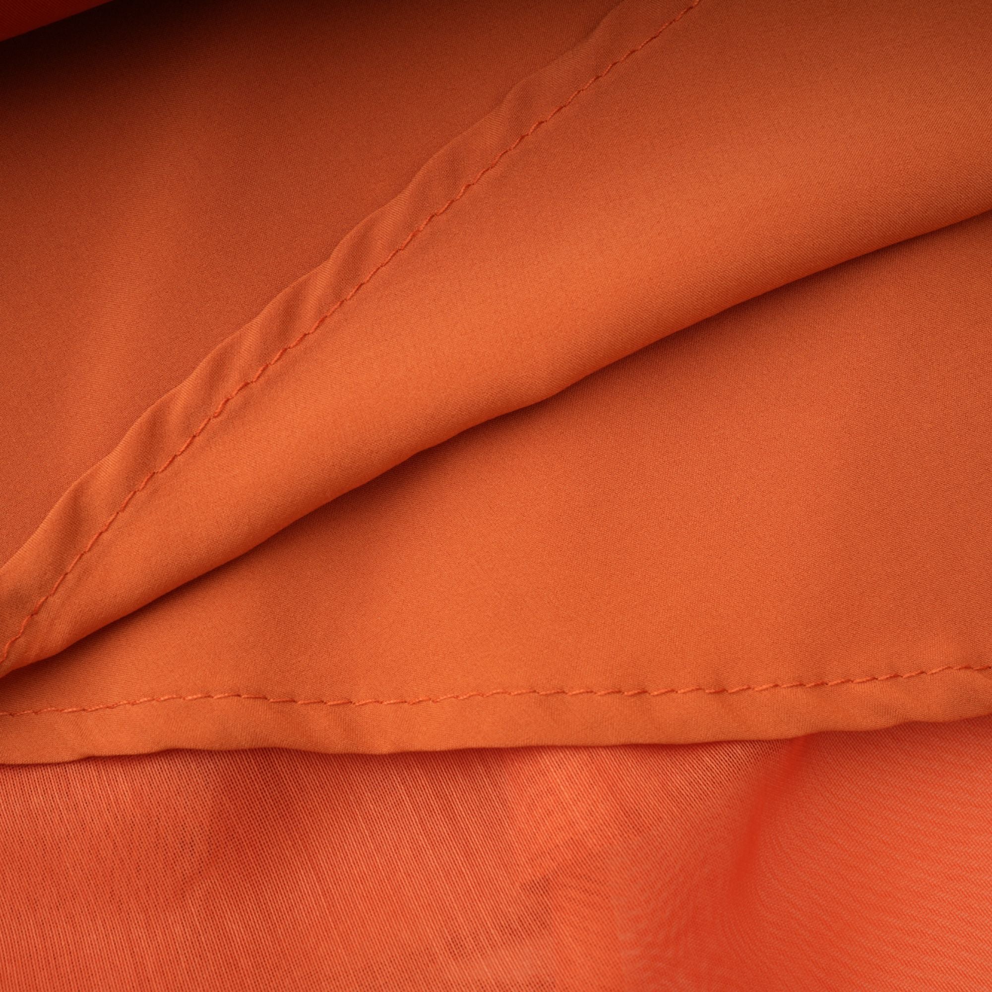 Carrie – Orangefarbenes Neckholder-Maxikleid mit Volant 