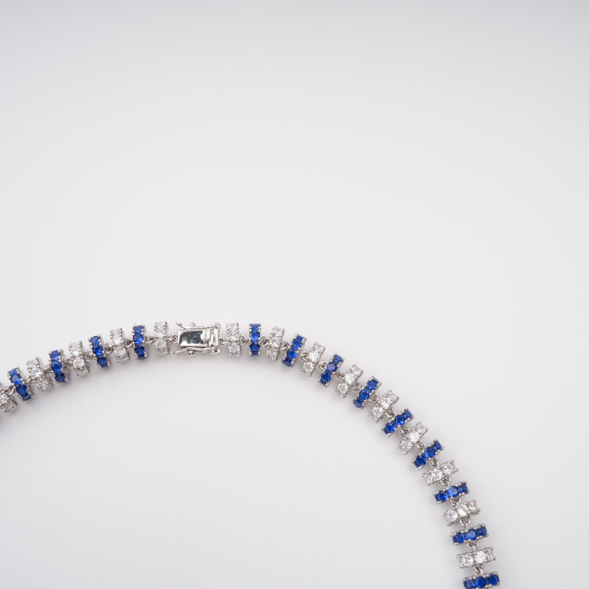 Sandrine Halskette mit blauen Kristallen