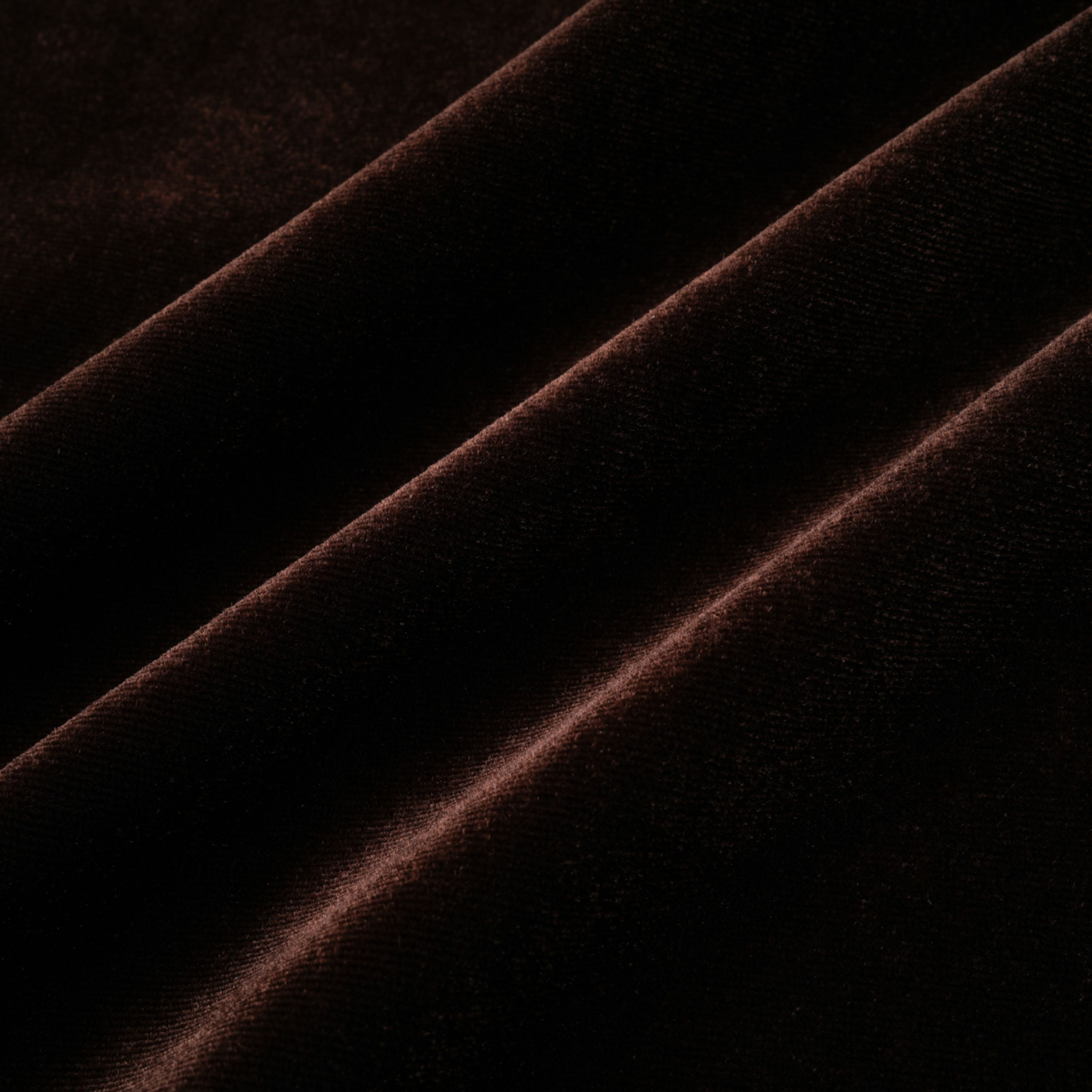 فستان قصير غير متماثل برقبة عالية من Alma Brown