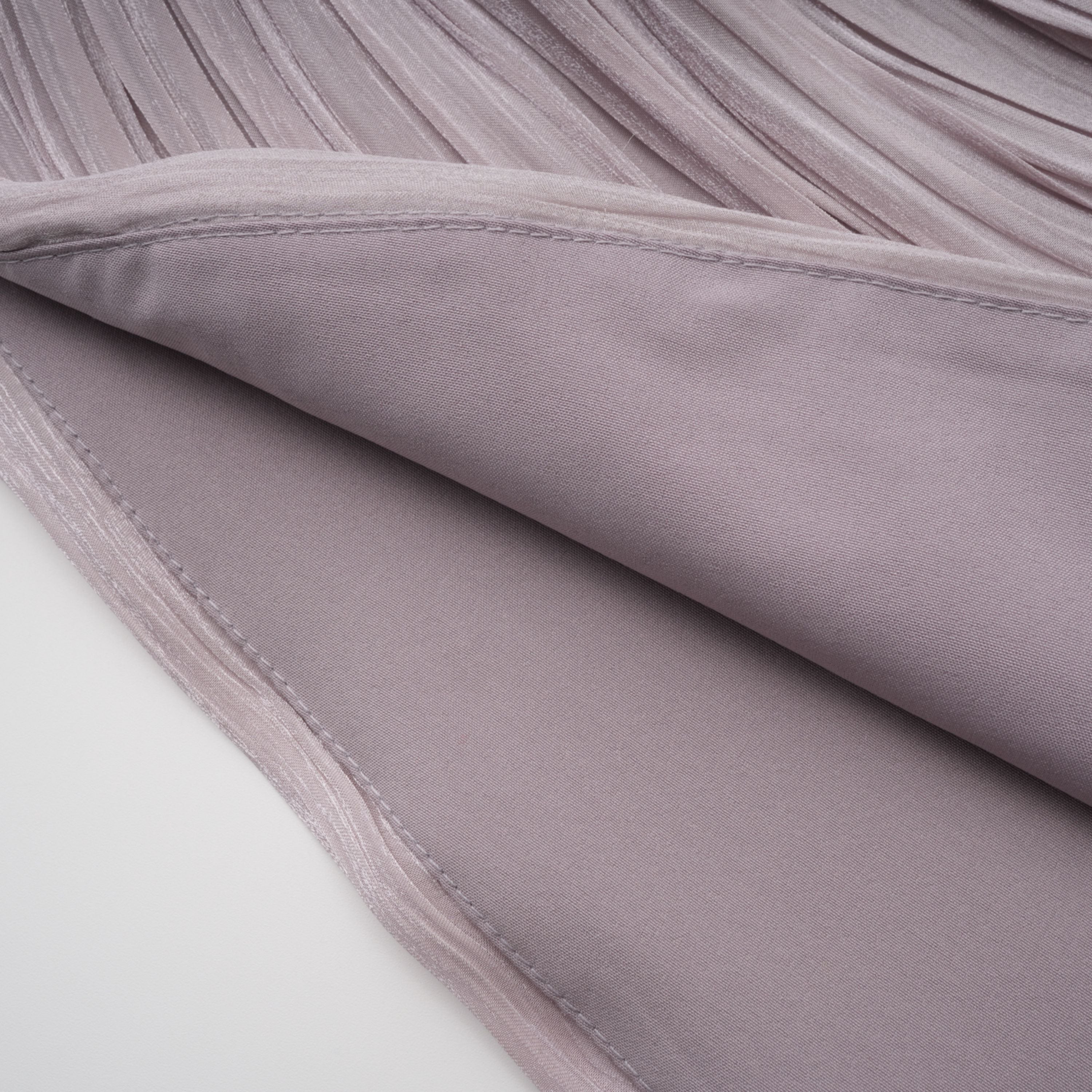 Nerida Silbernes Maxikleid mit Rollkragen und Rüschen