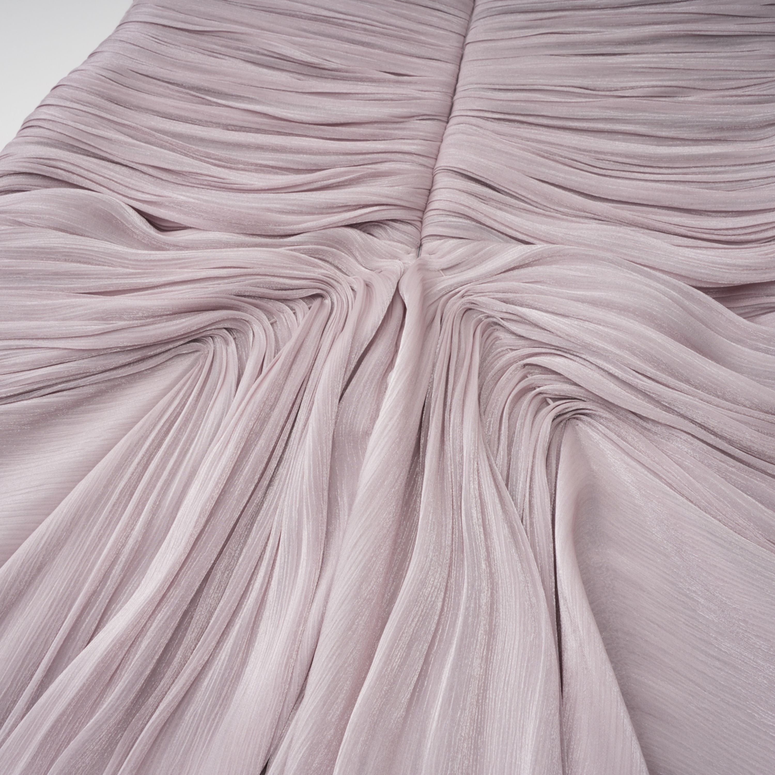 Nerida Silbernes Maxikleid mit Rollkragen und Rüschen