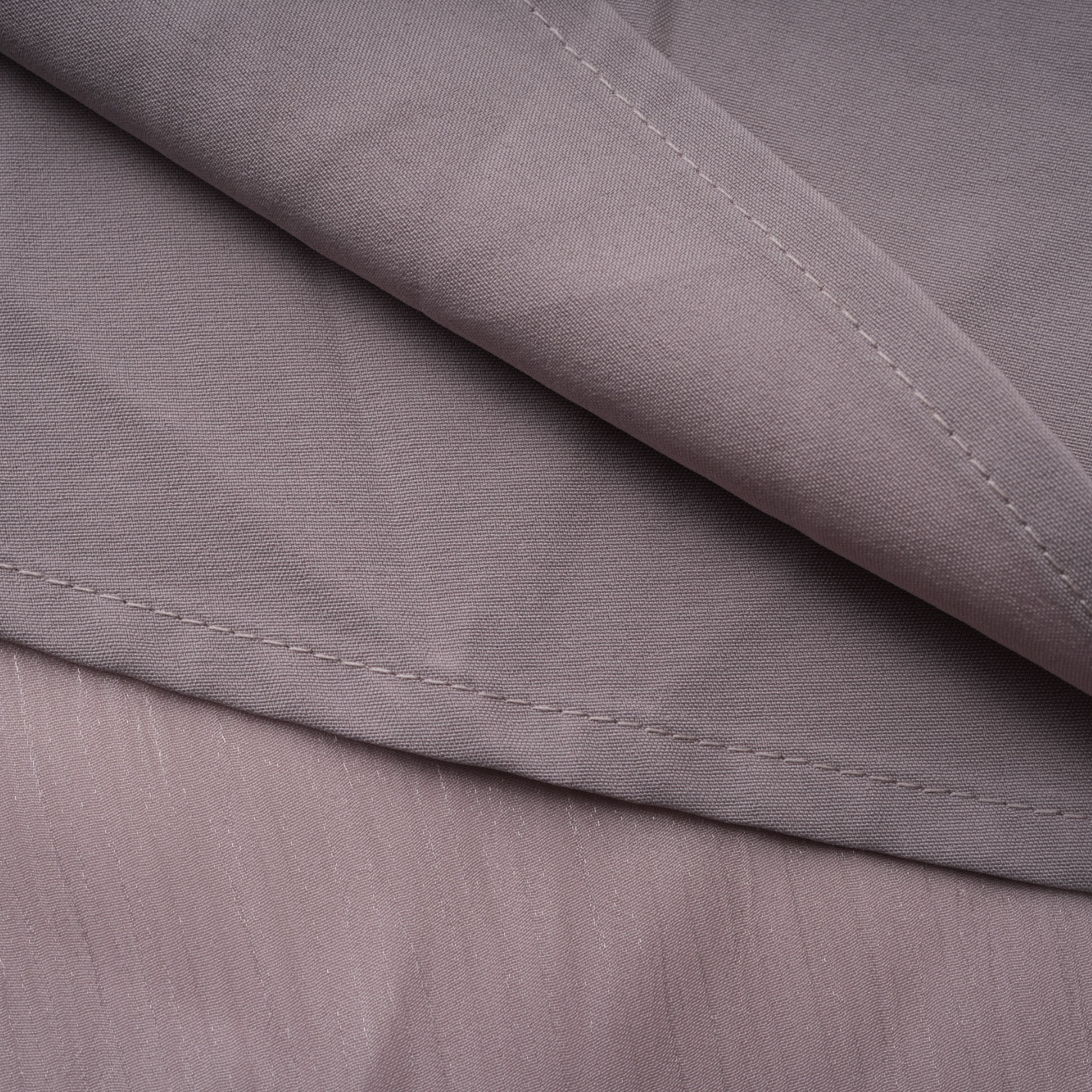 Nerida Silbernes Maxikleid mit Rollkragen und Rüschen