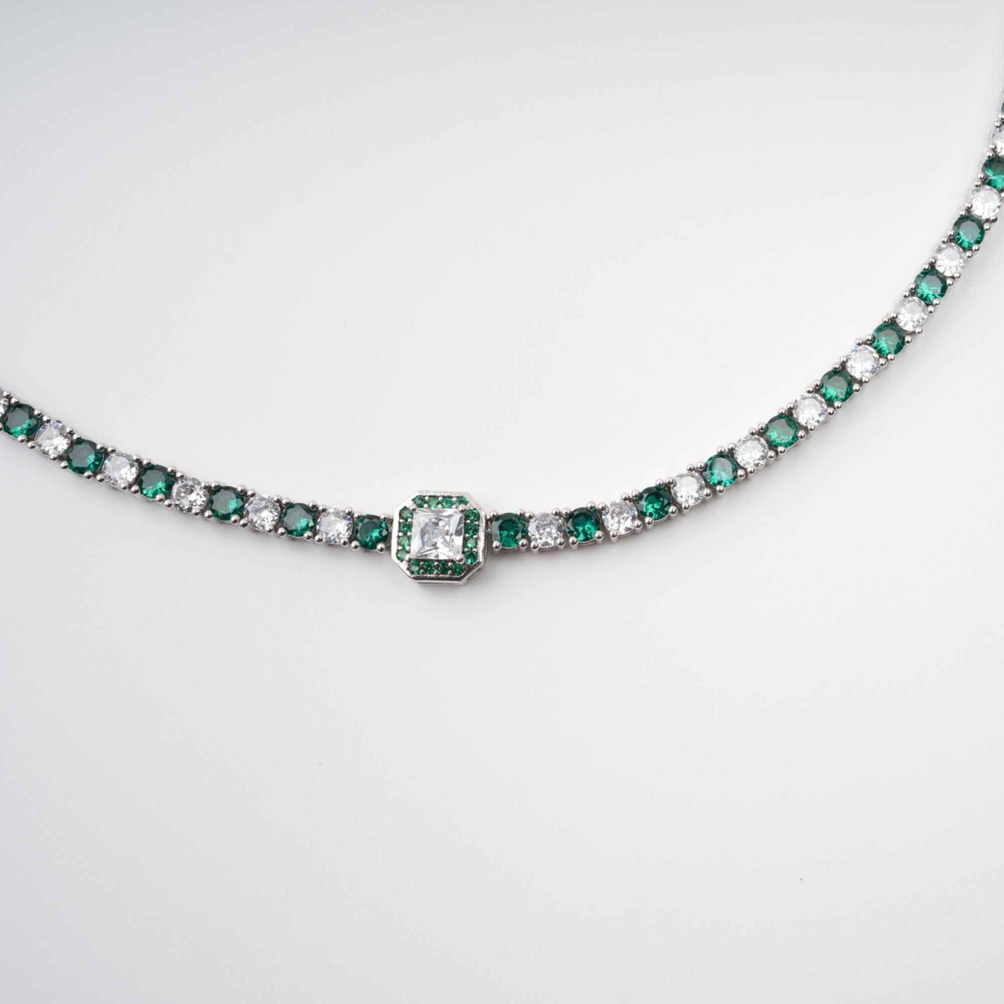 Héloïse – Halskette mit grünem Kristall