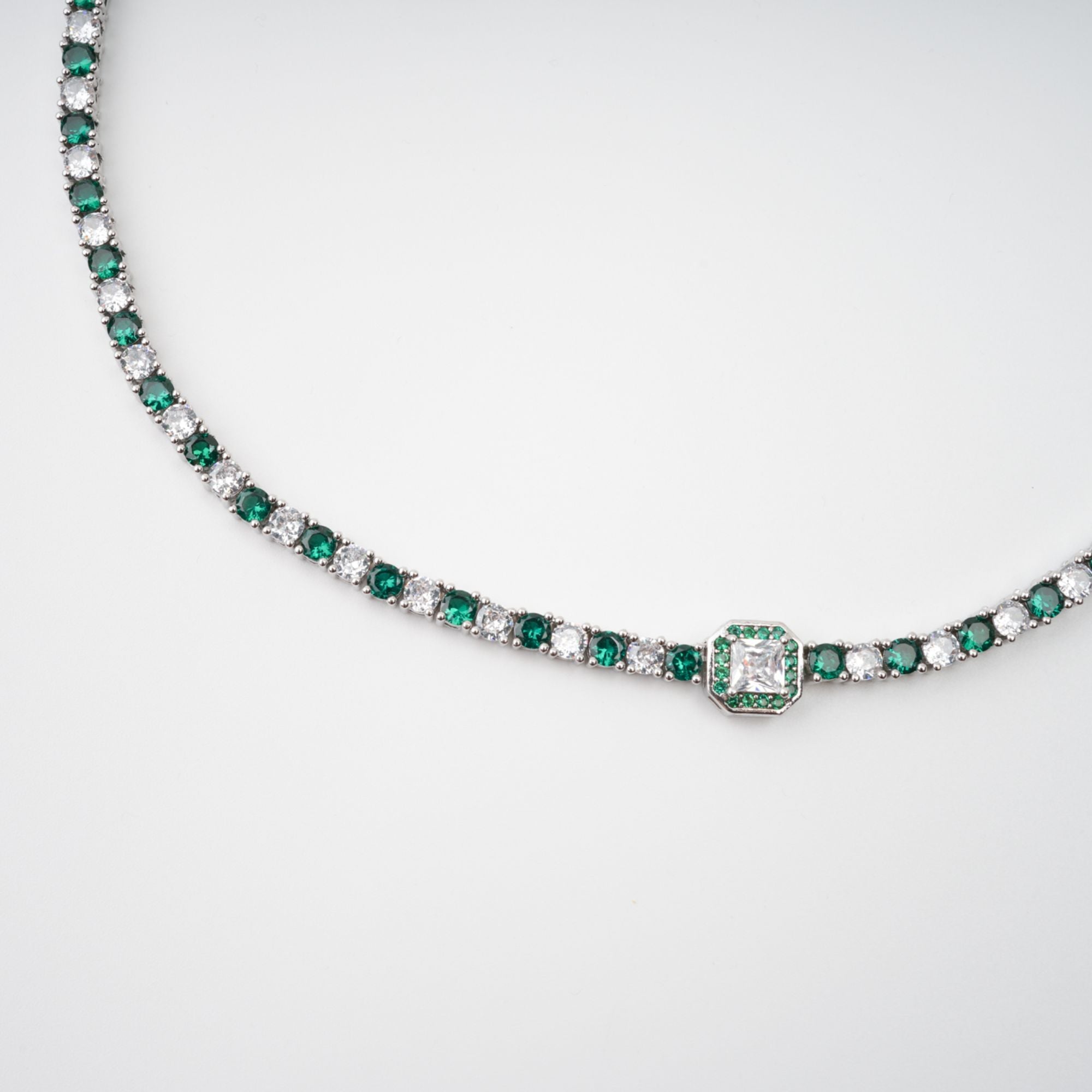 Héloïse – Halskette mit grünem Kristall