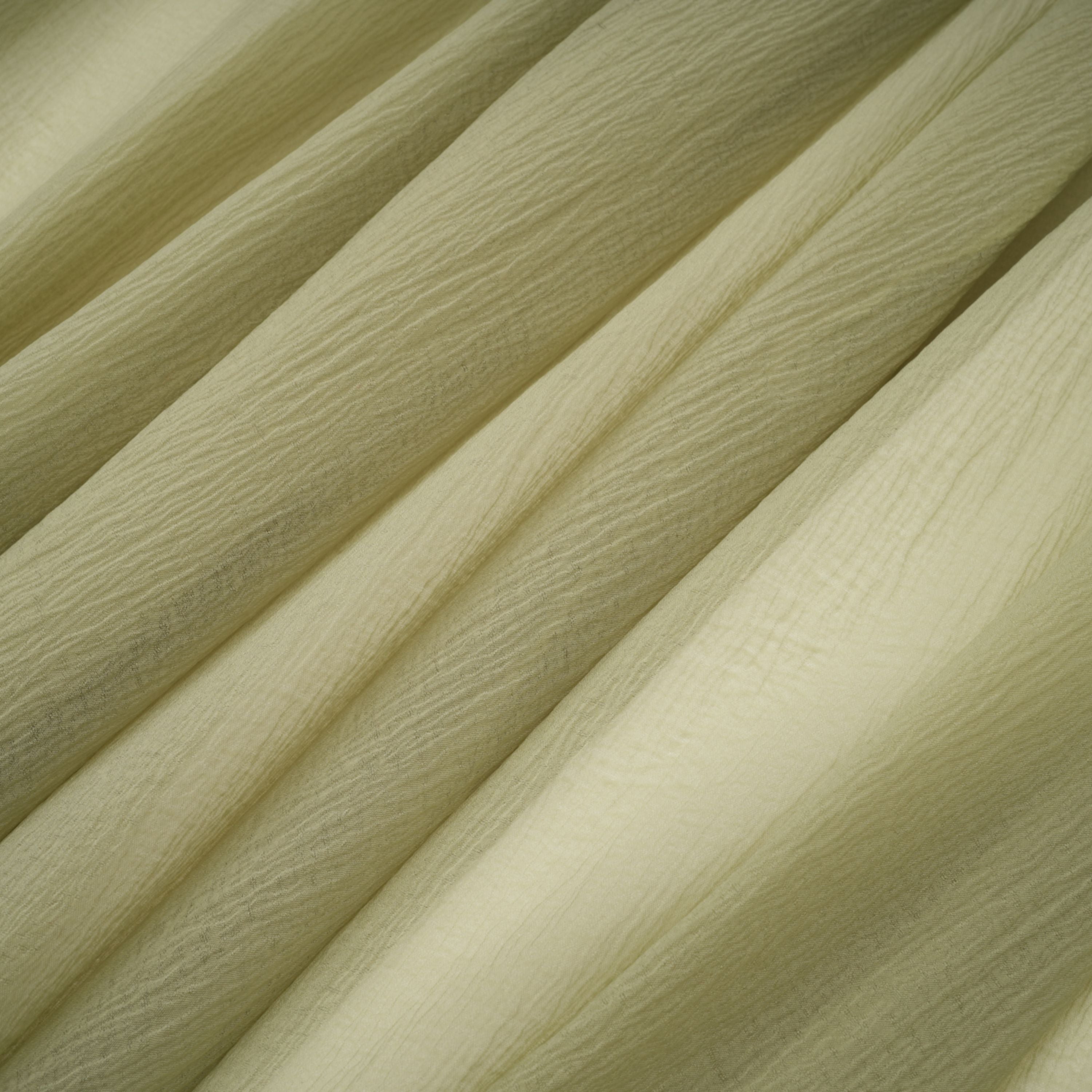 فستان طويل من التول المكشكش والمزركش باللون الأخضر