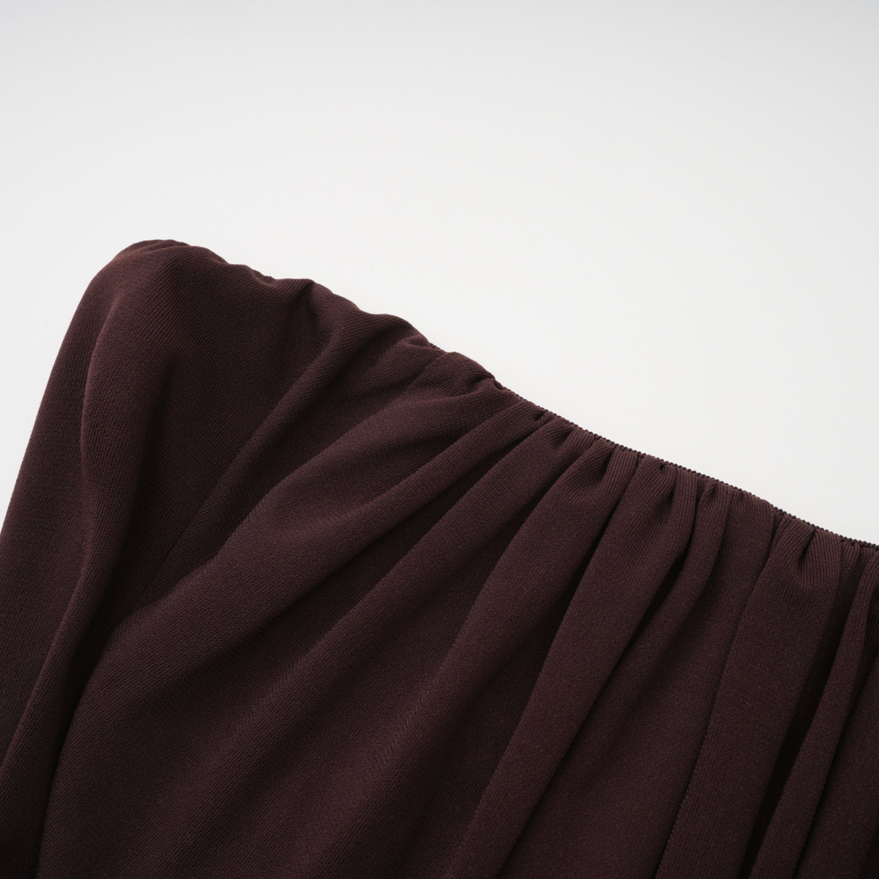 Honoria Schokoladenbraunes Maxikleid mit schulterfreiem Ausschnitt