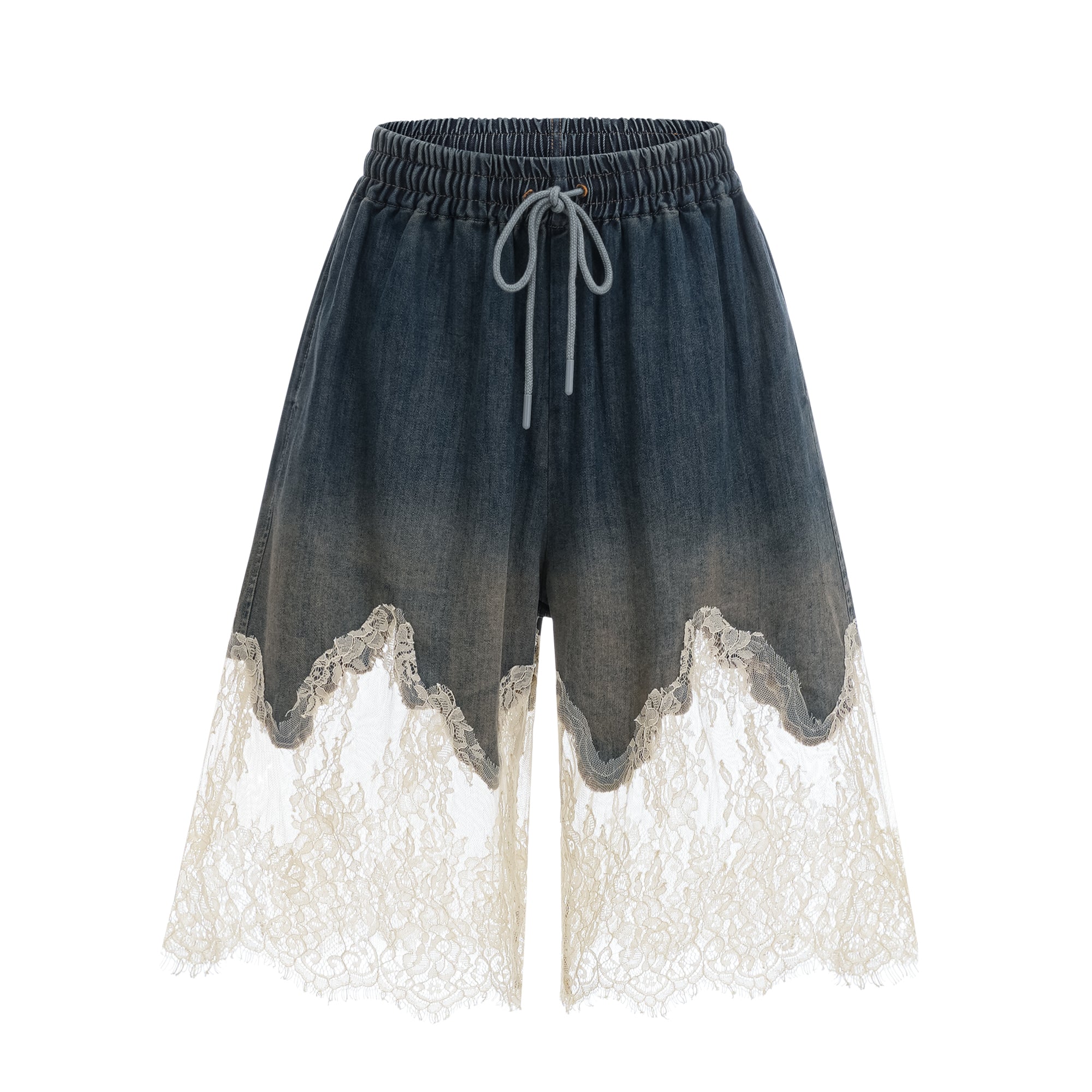 Sylvie – Passendes Set aus Jeansoberteil und Shorts mit Spitzendetail 