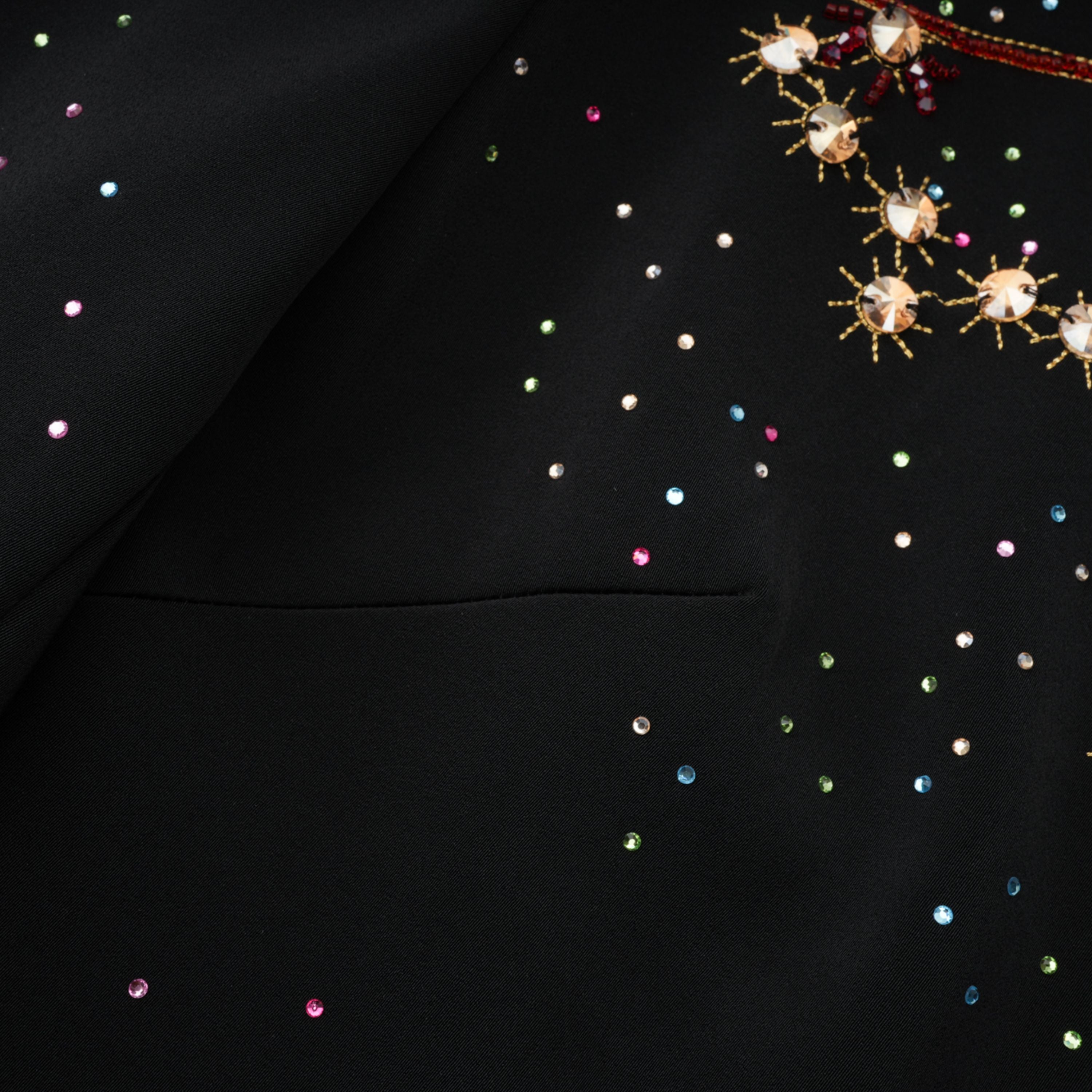 فستان قصير مزين بنجوم سوداء من Rosaria