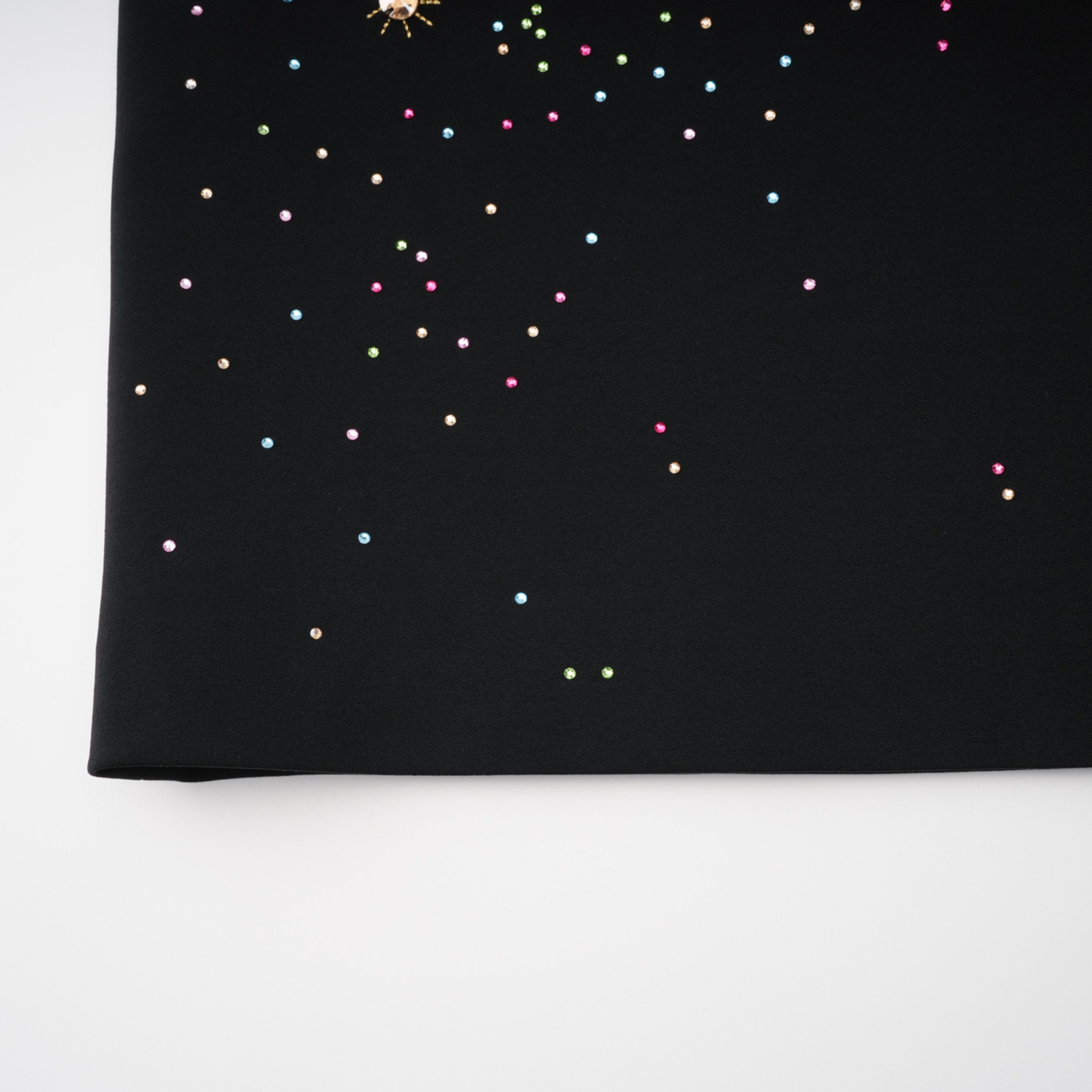 فستان قصير مزين بنجوم سوداء من Rosaria