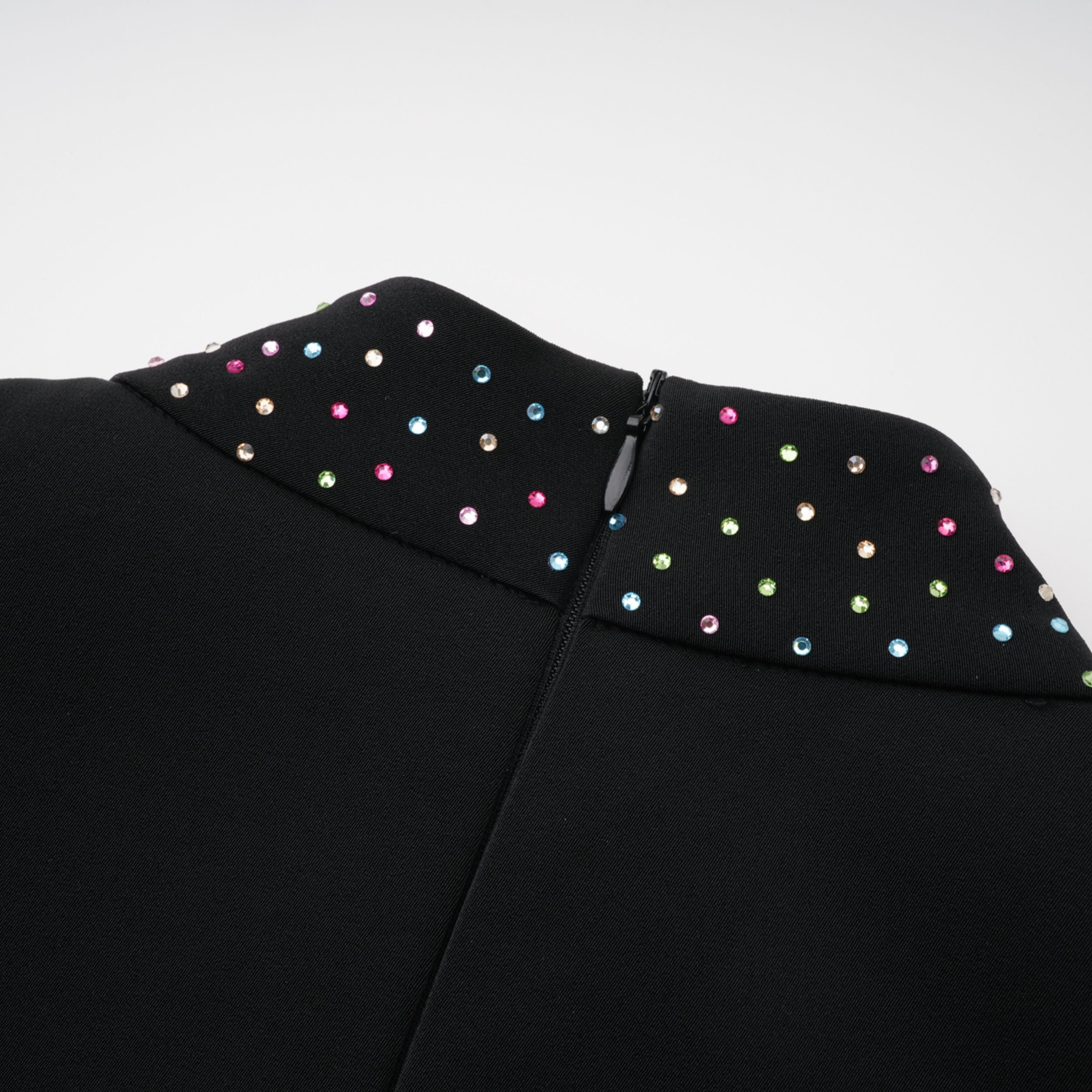 فستان قصير مزين بنجوم سوداء من Rosaria