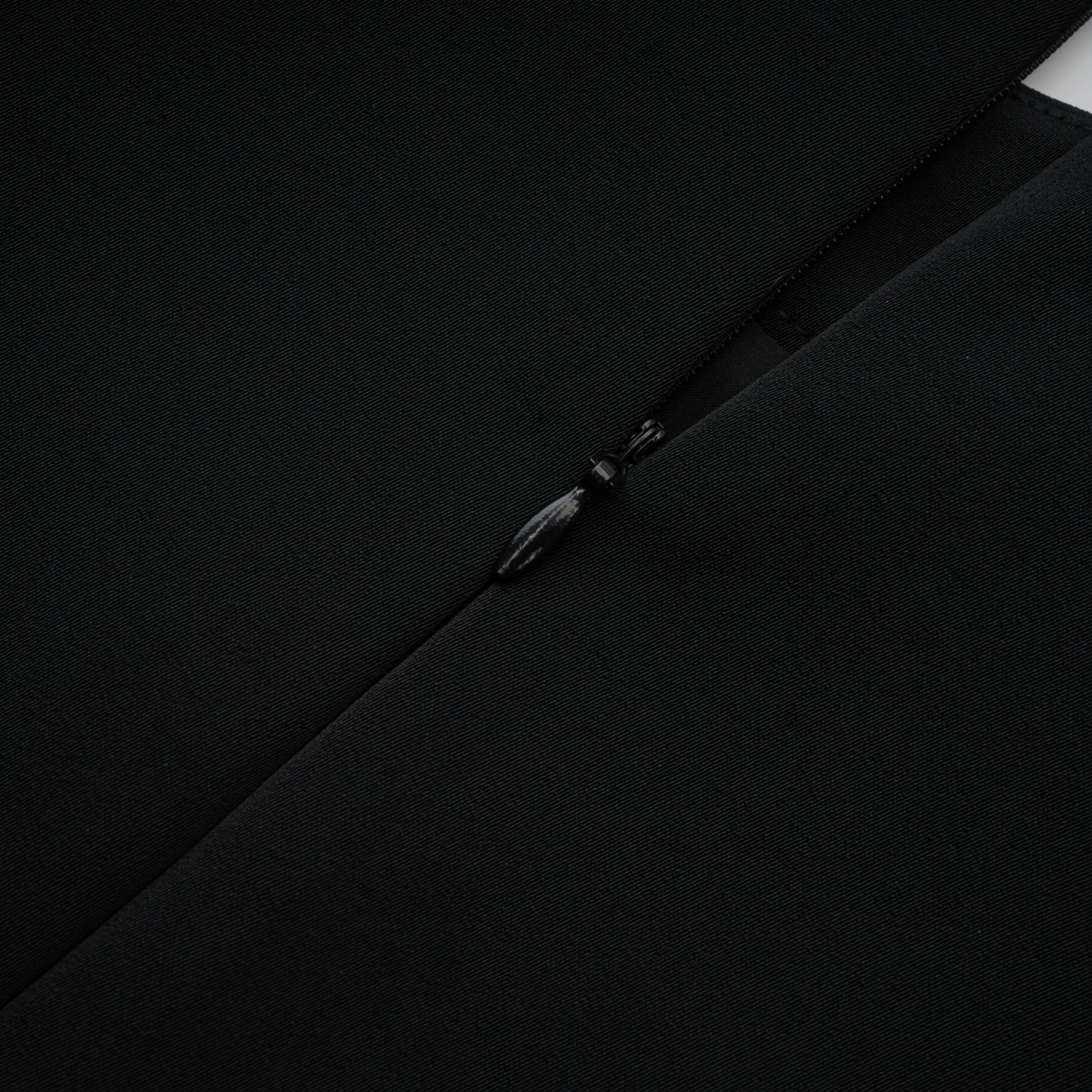 فستان قصير مزين بنجوم سوداء من Rosaria