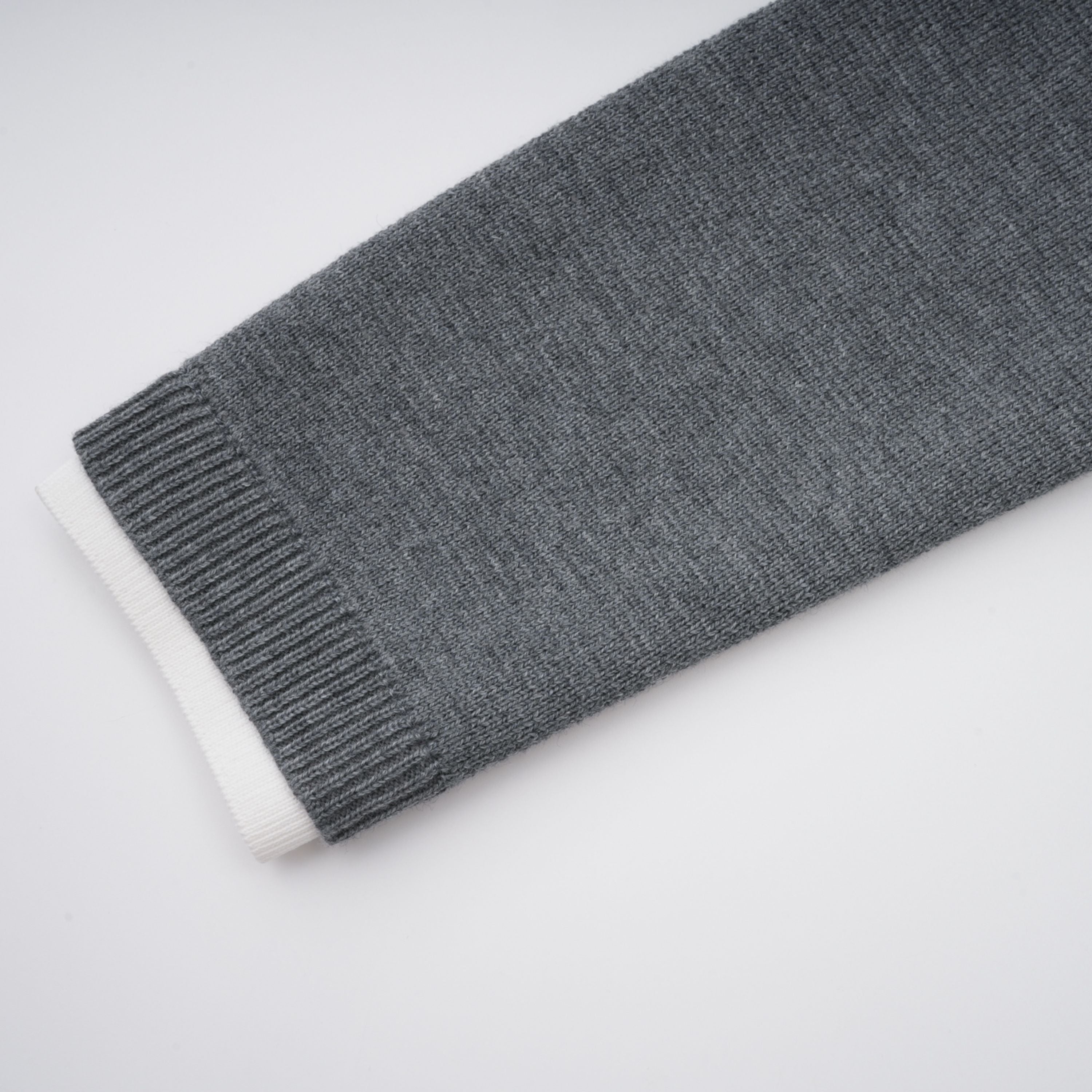 كارديجان ليزيت رمادي ثلاثي الأبعاد محبوك