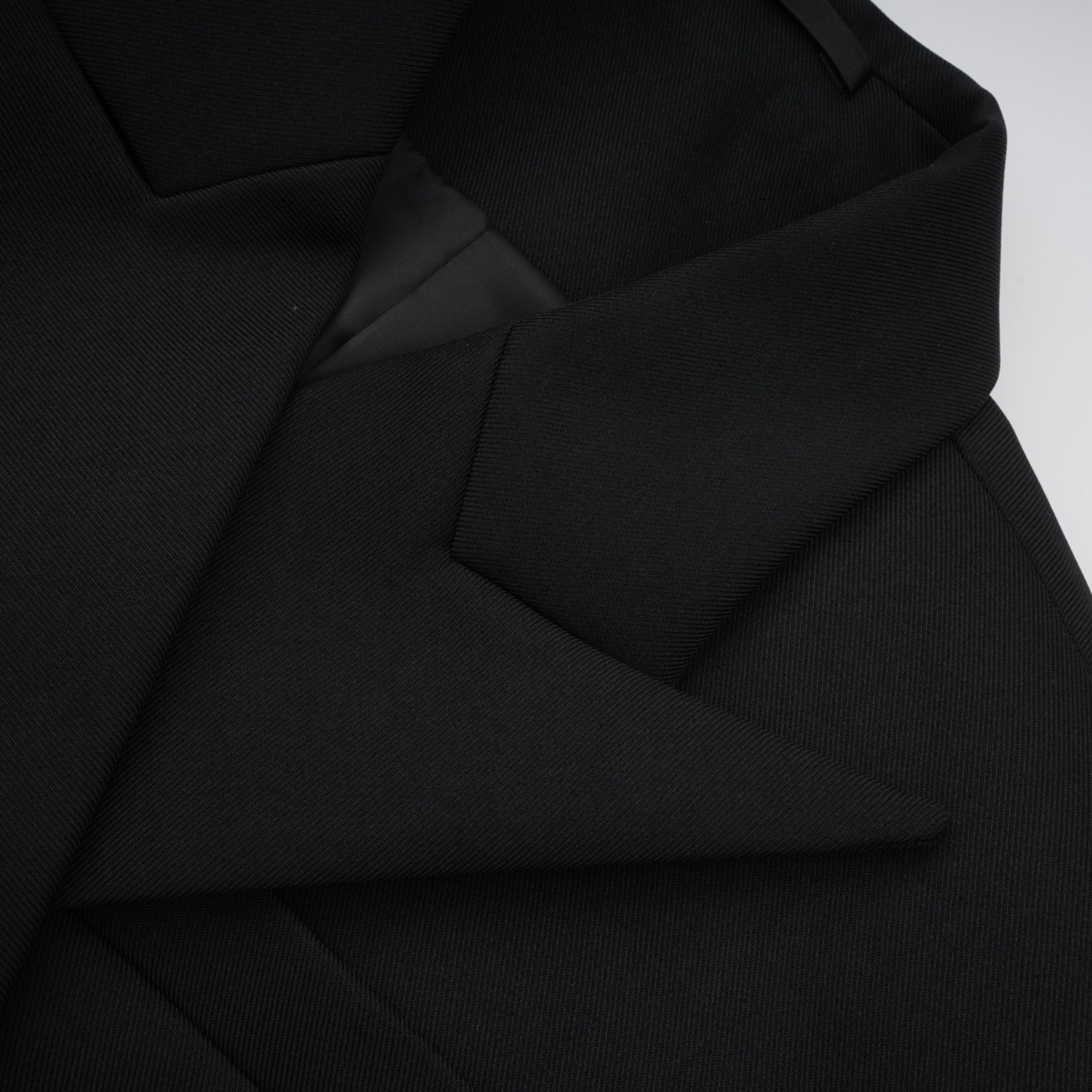 جاكيت ديانت الأسود ذو الصدر المزدوج والأكمام الطويلة