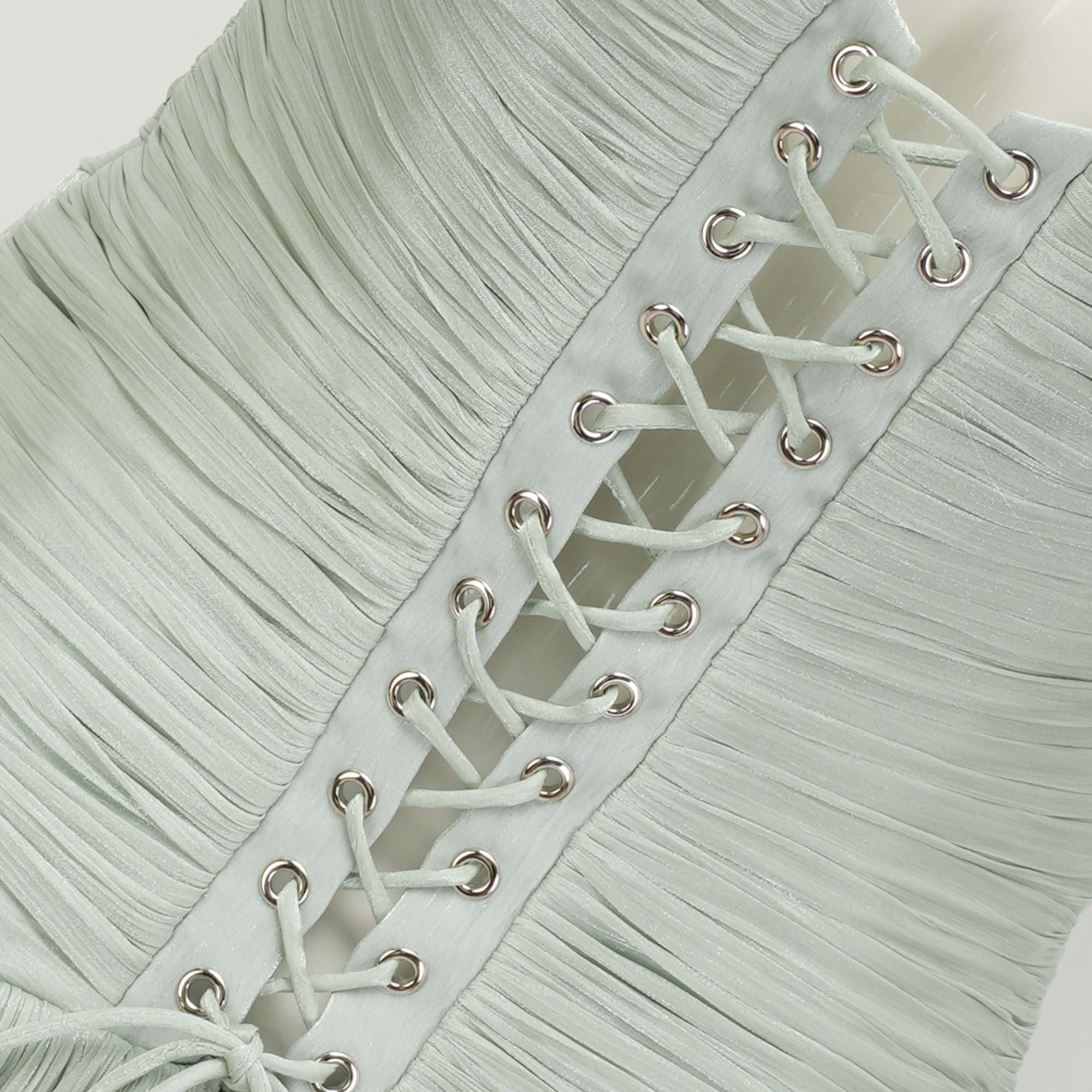 فستان ماكسي مكسّر باللون الأخضر النعناعي من يوراني