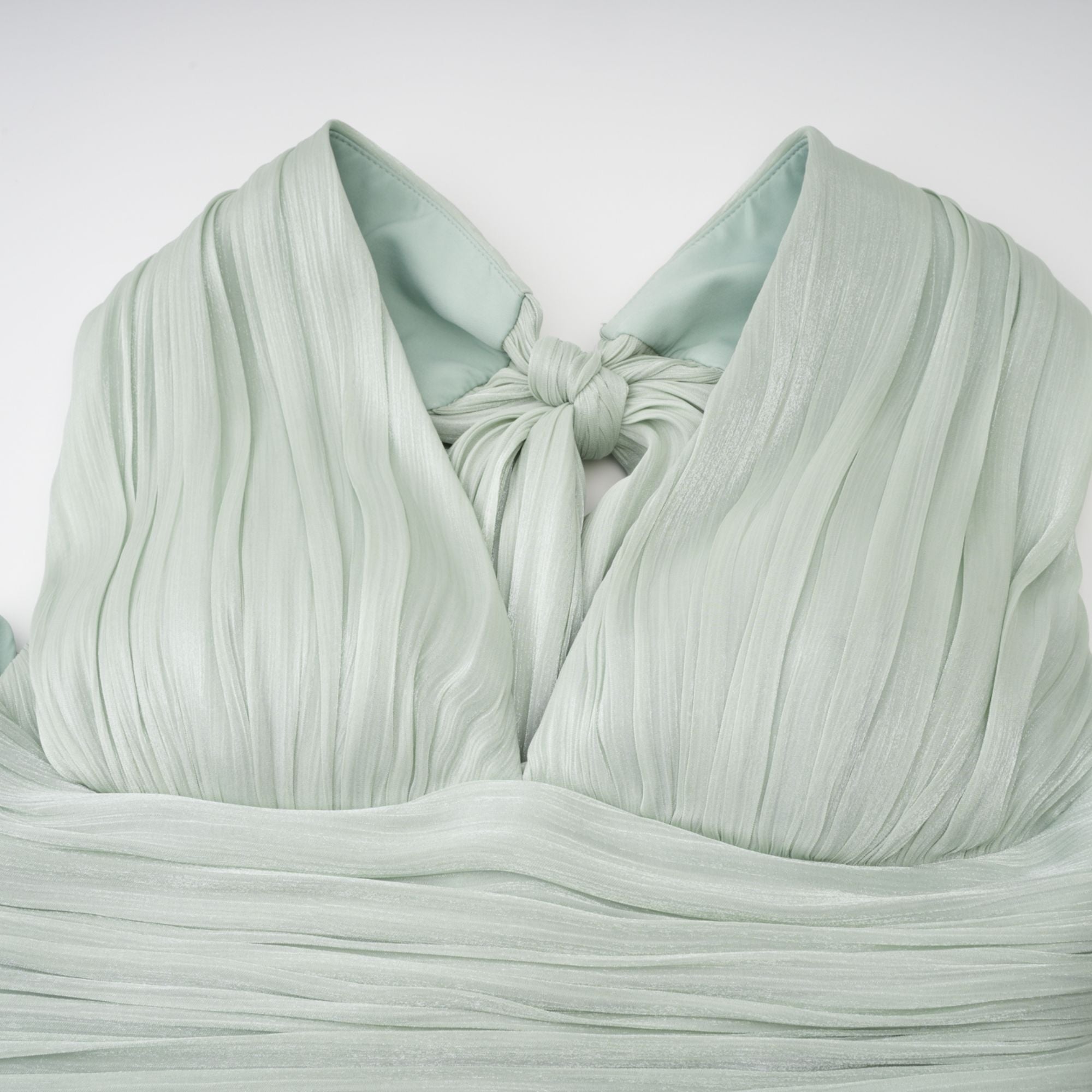 فستان ماكسي مكسّر باللون الأخضر النعناعي من يوراني