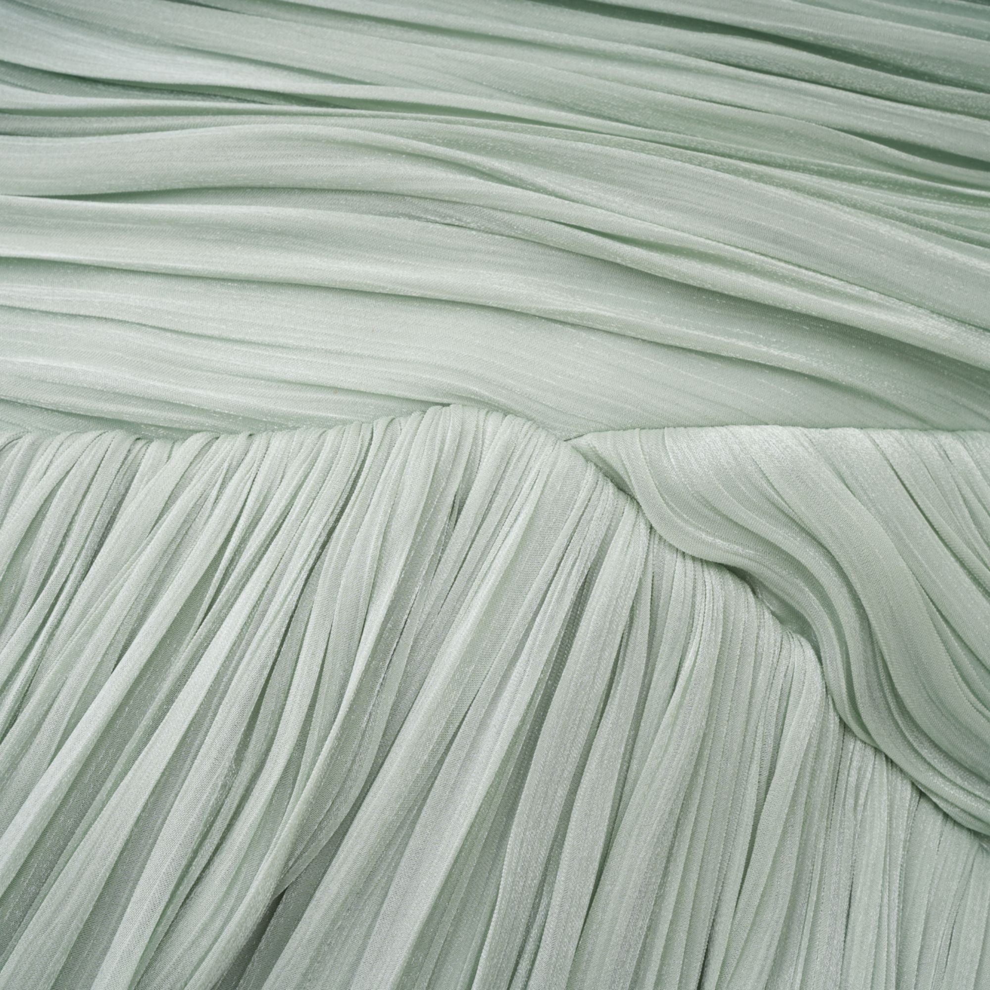 فستان ماكسي مكسّر باللون الأخضر النعناعي من يوراني