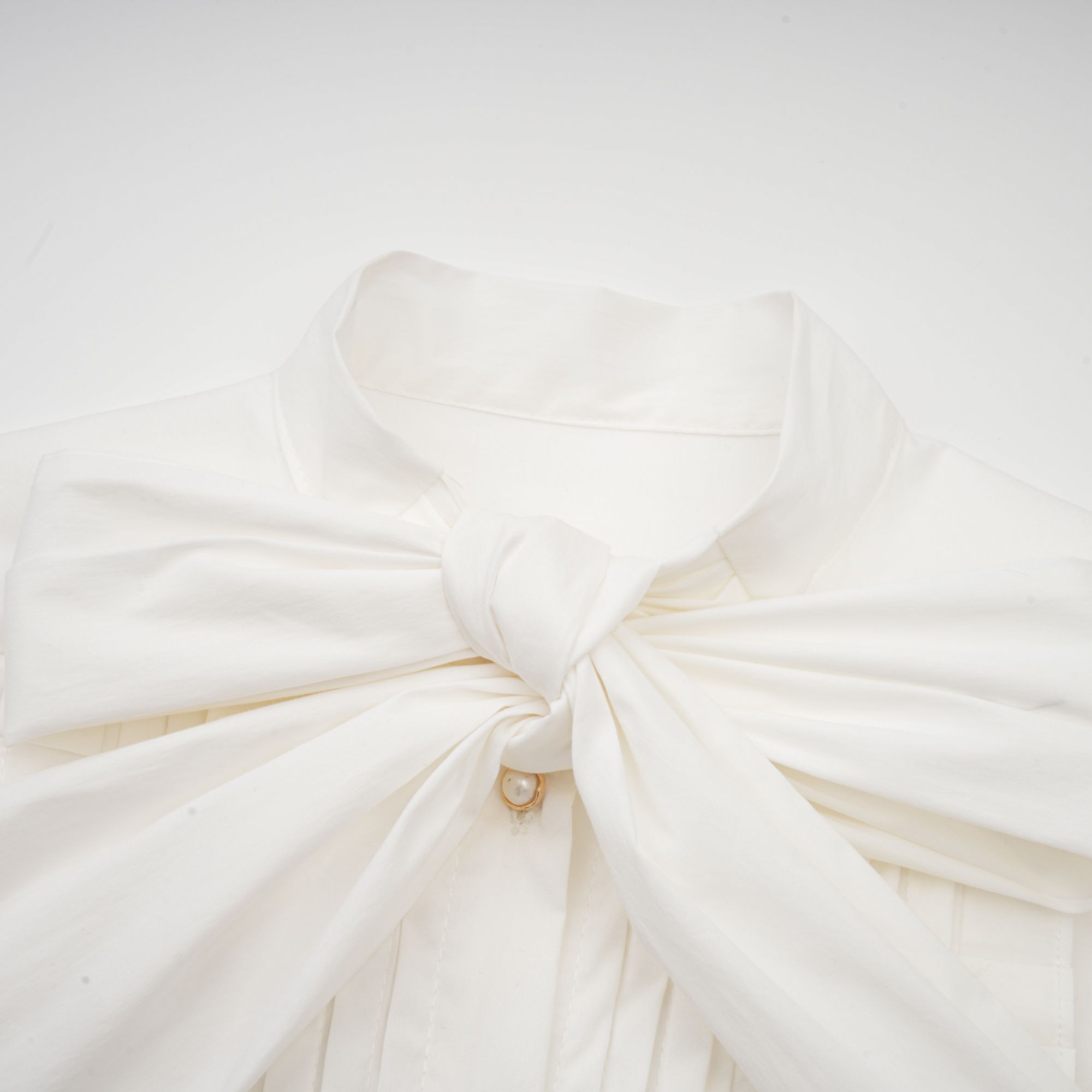 Céleste white pleated scarf-collar shirt