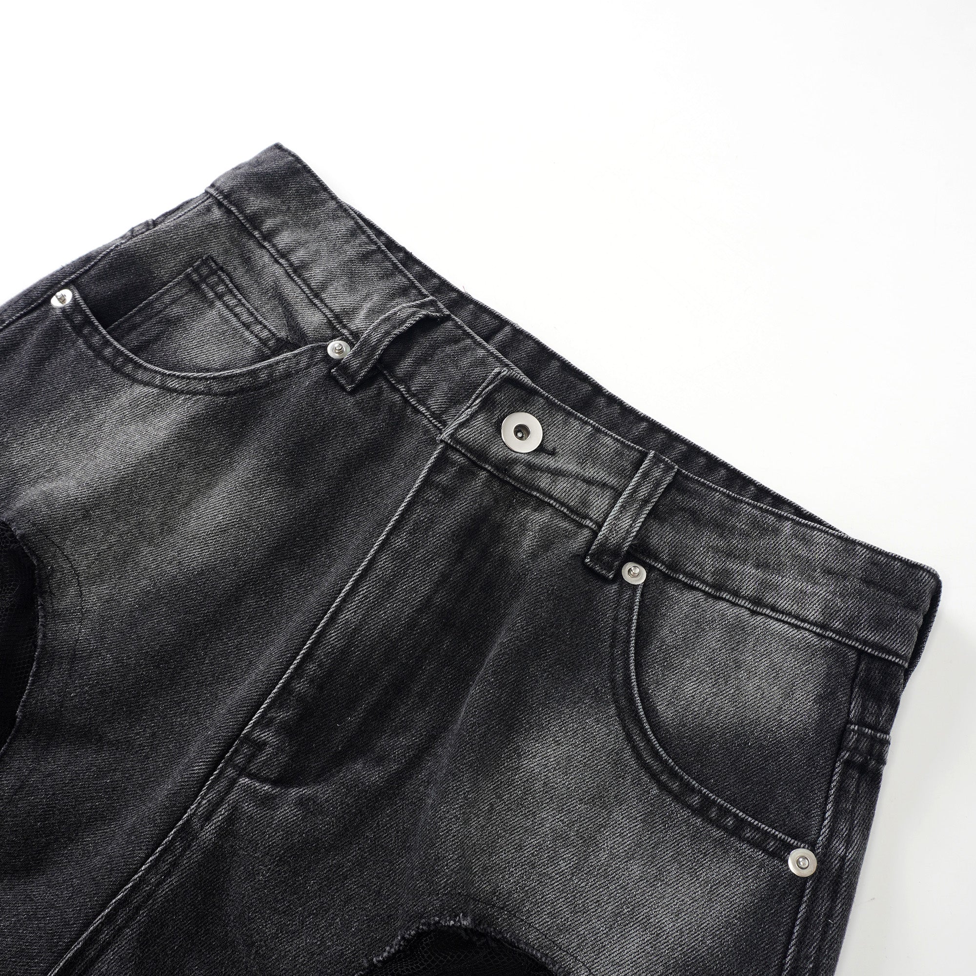 جينز ماديلين أسود مزين بنقشة زهور من الدانتيل