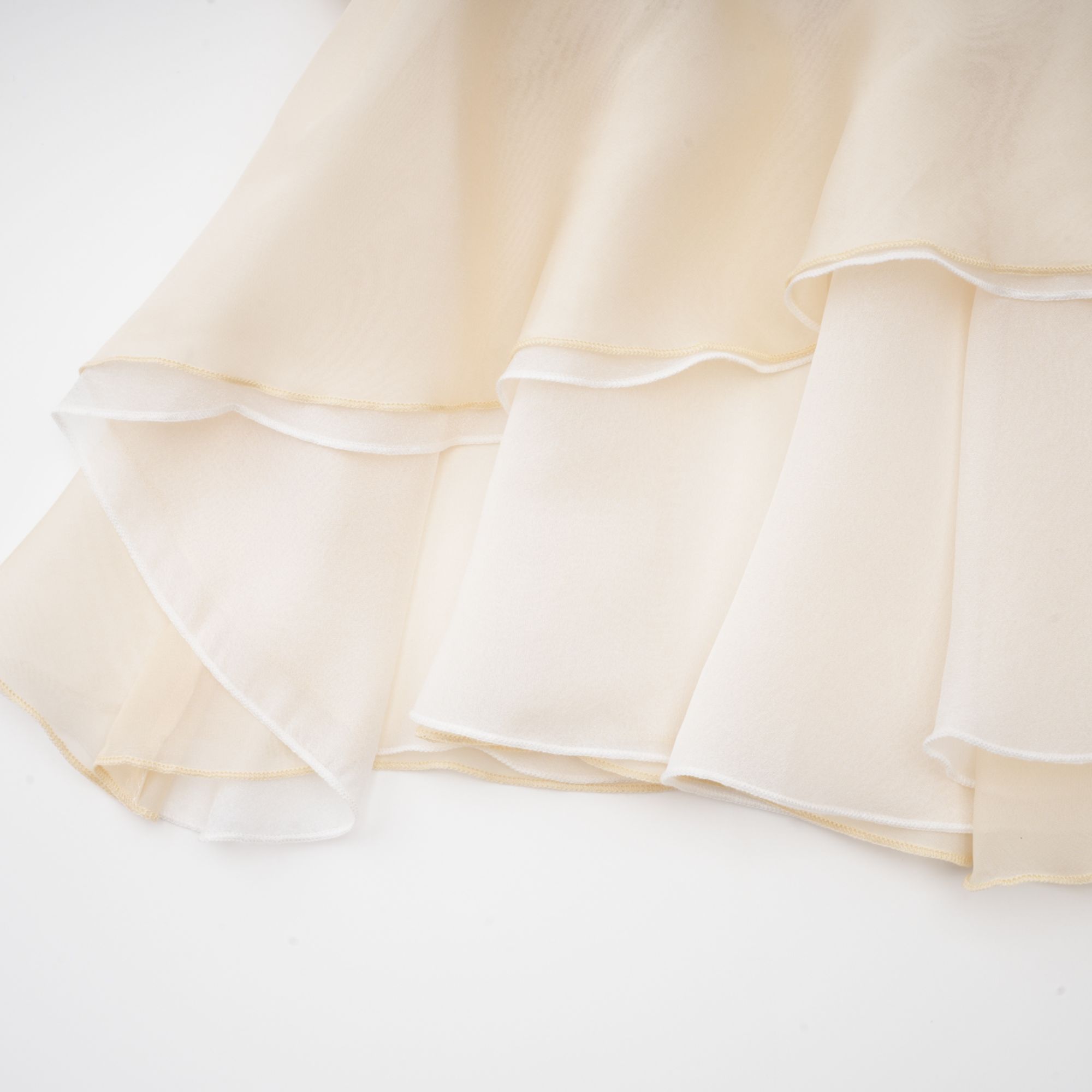 Miniabito Lisette in organza con spalle scoperte 