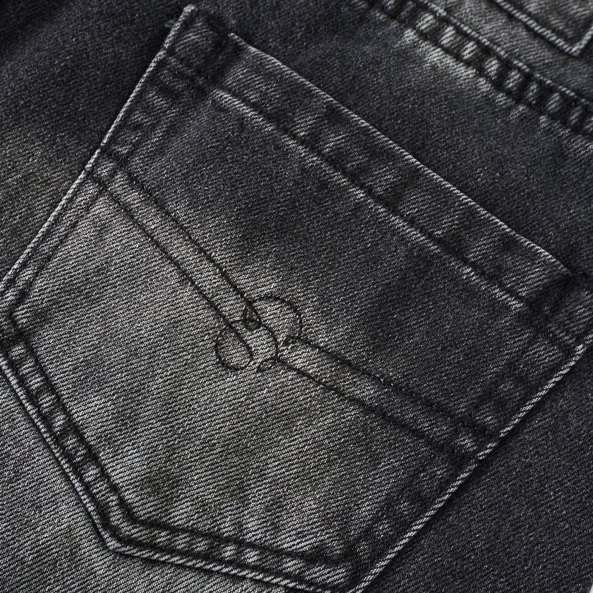 جينز ماديلين أسود مزين بنقشة زهور من الدانتيل