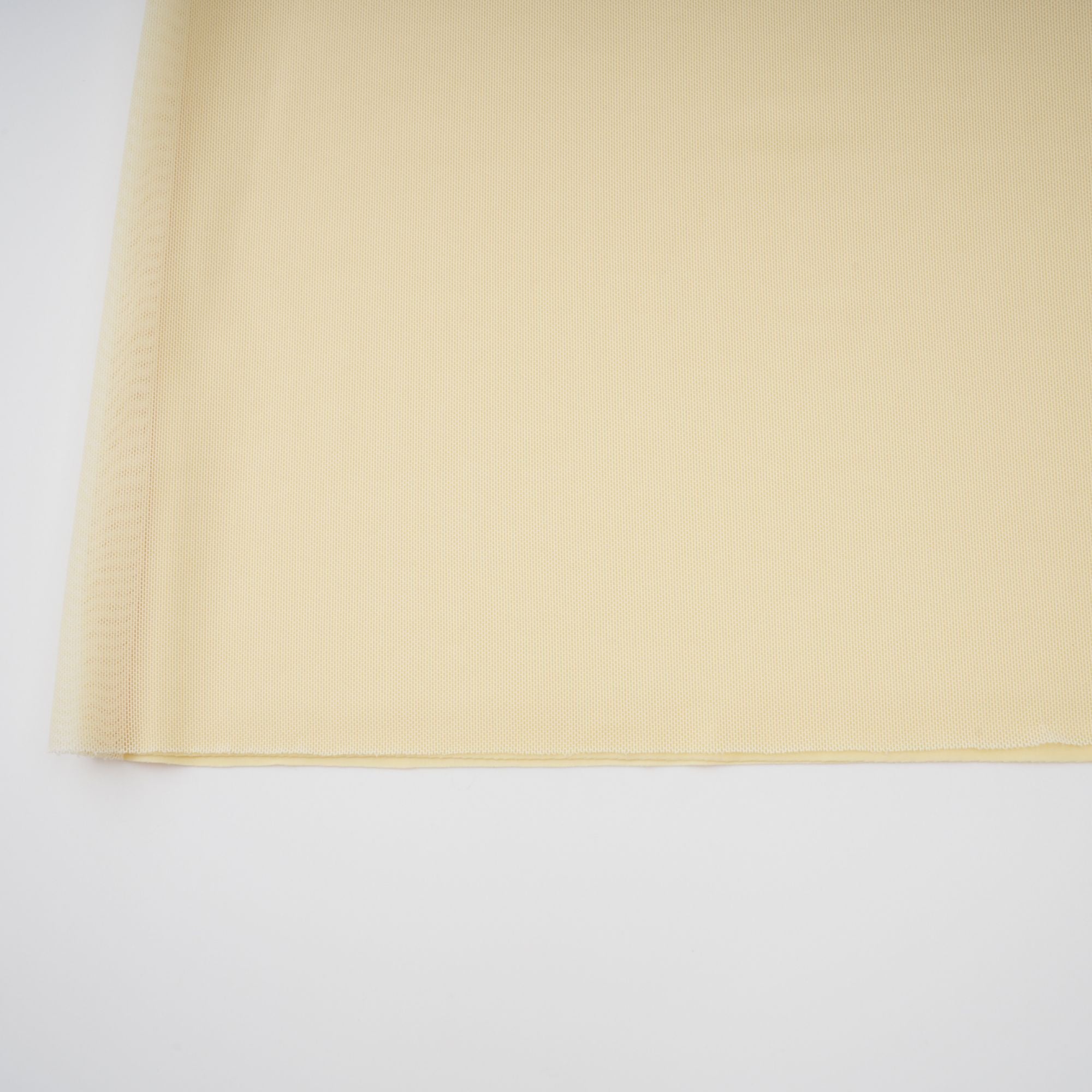 فستان كاثرين ماكسي مطوي غير متماثل باللون الأبيض 