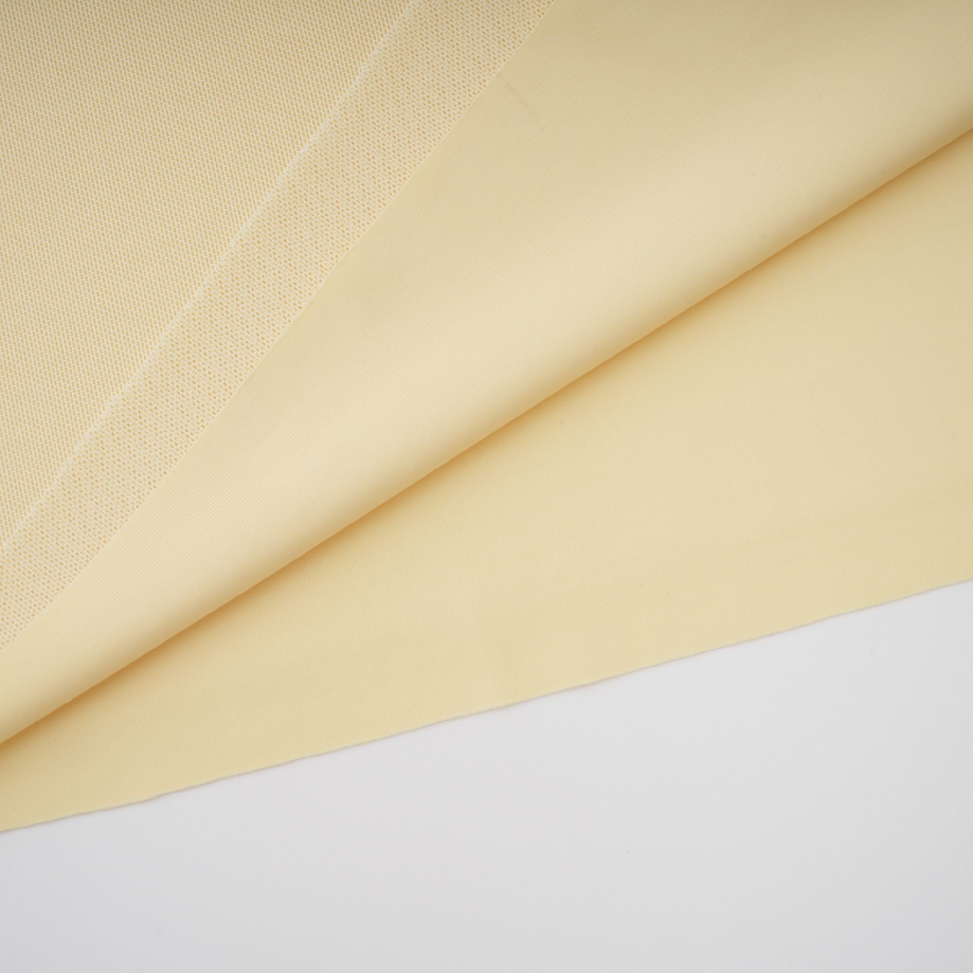 فستان كاثرين ماكسي مطوي غير متماثل باللون الأبيض 