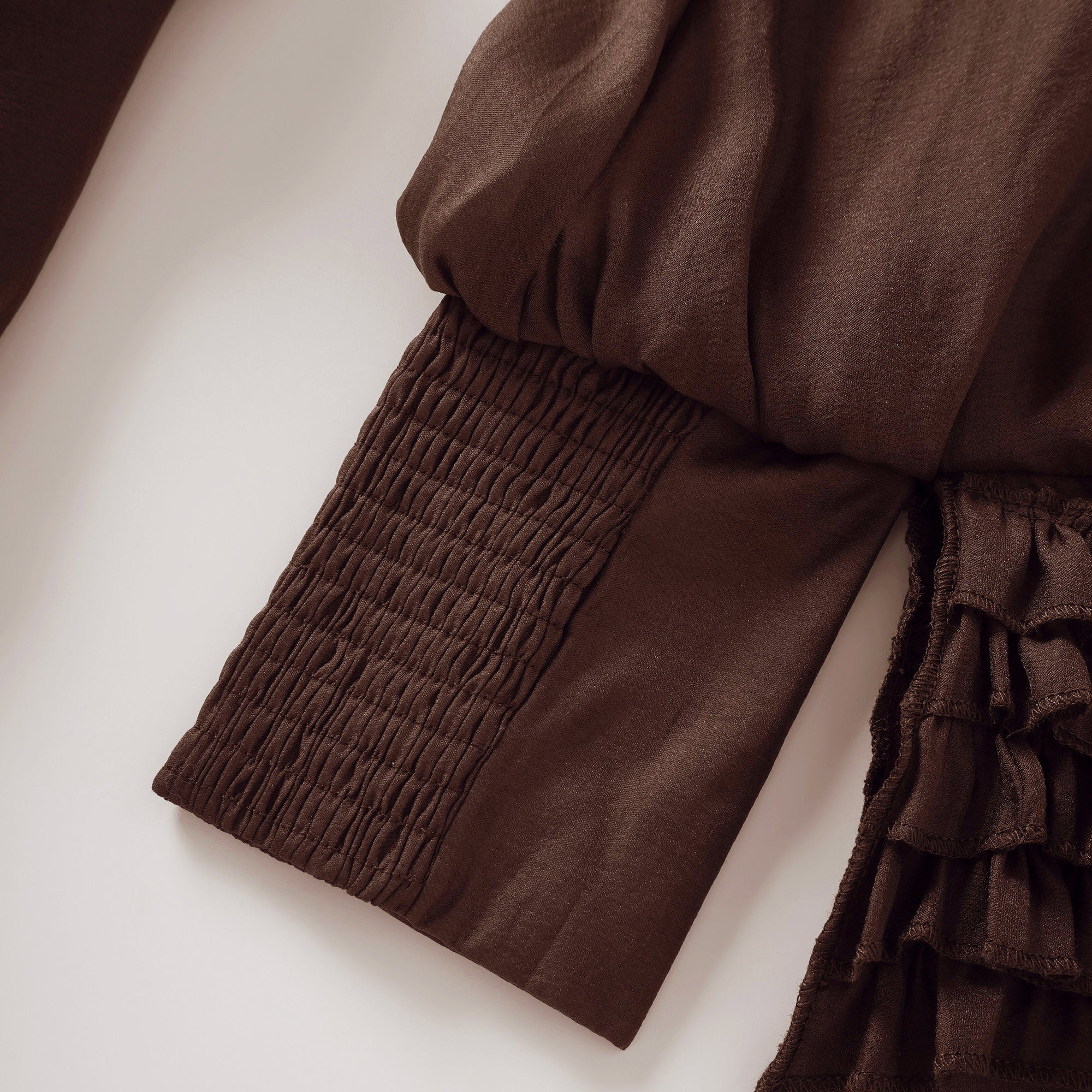 فستان أنابيل براون القصير ذو الكشكشة