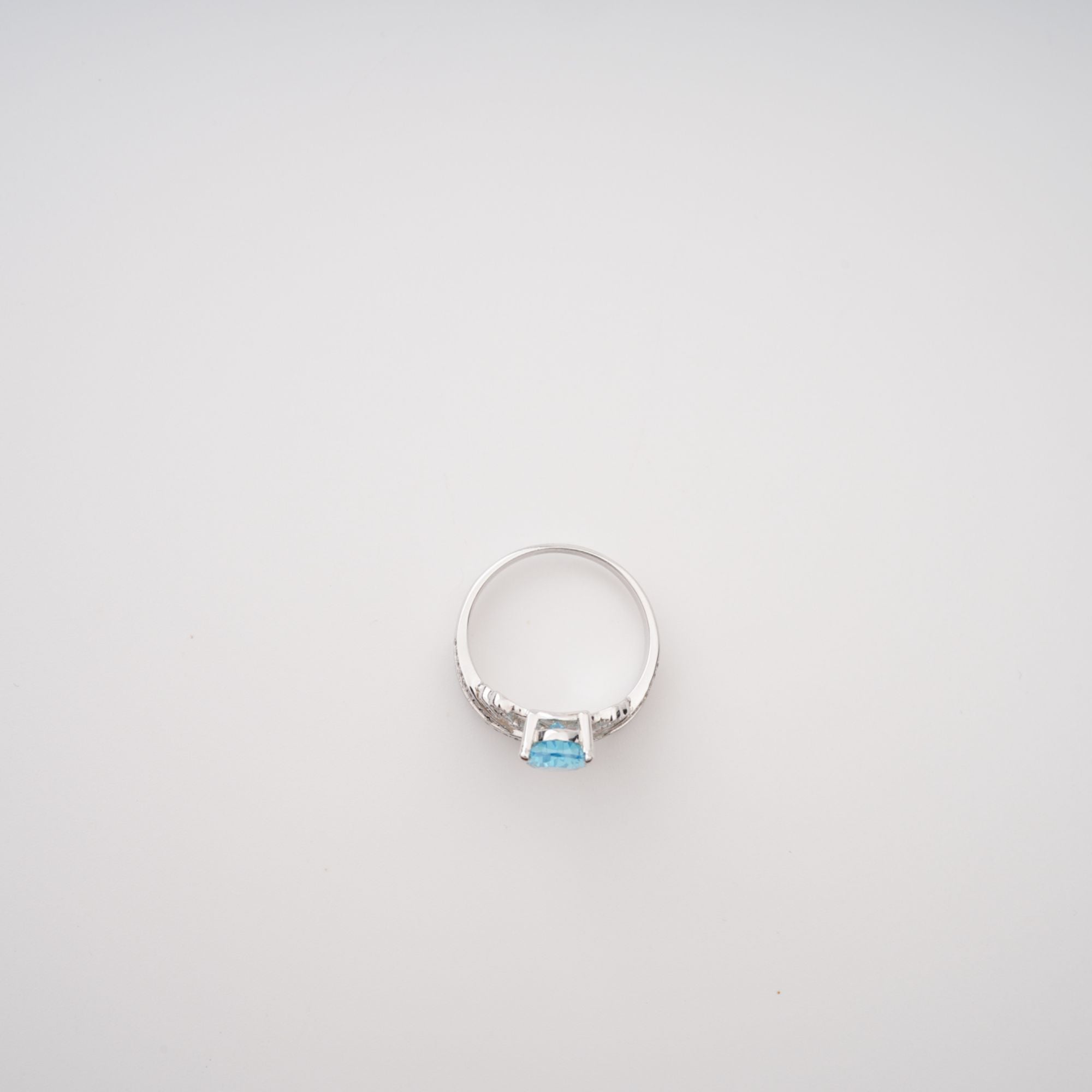 خاتم كوليت من الفضة الإسترلينية مرصع بأحجار كريمة على شكل كمثرى باللون الأزرق