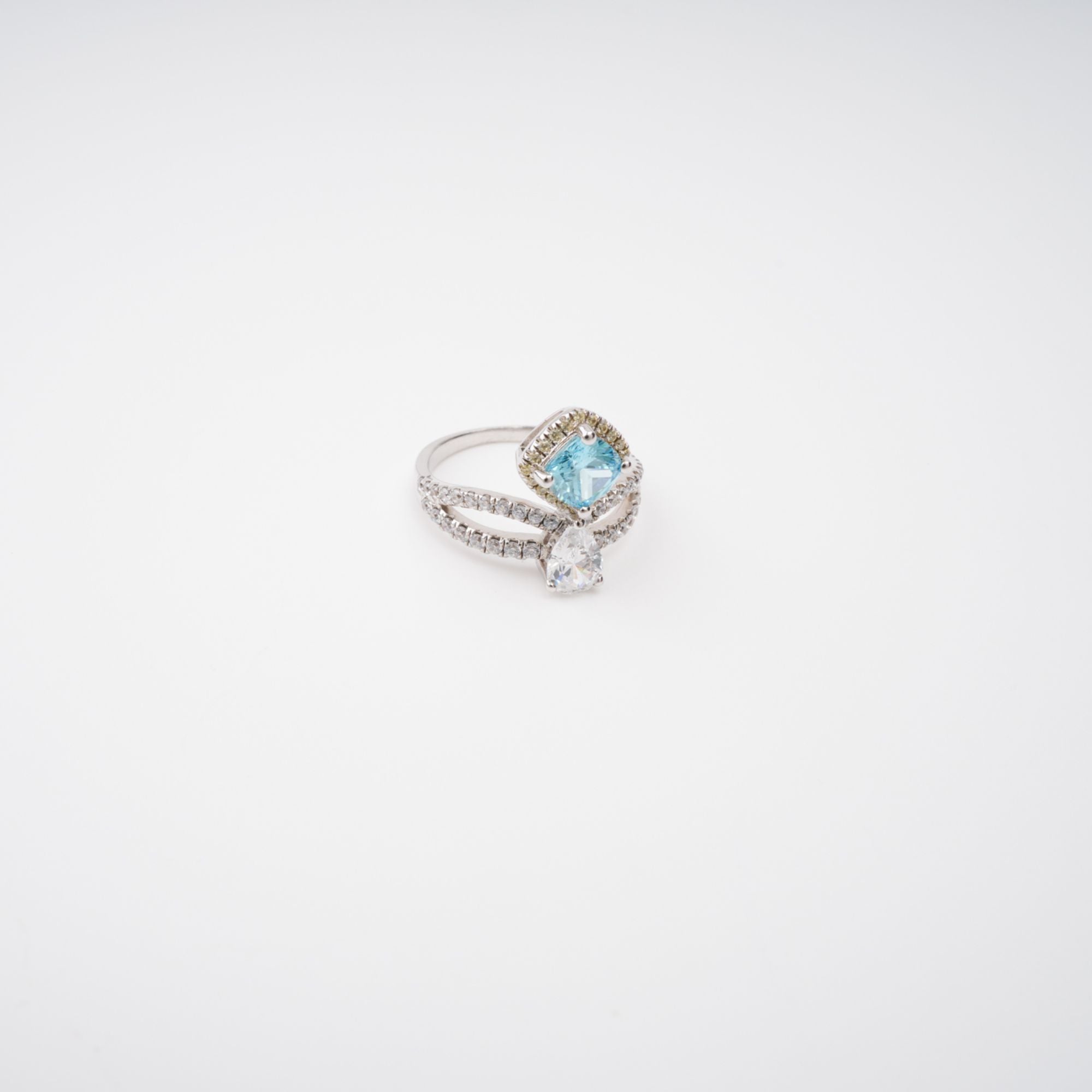 Eloïse – Sterlingsilberring mit blauem Kristall