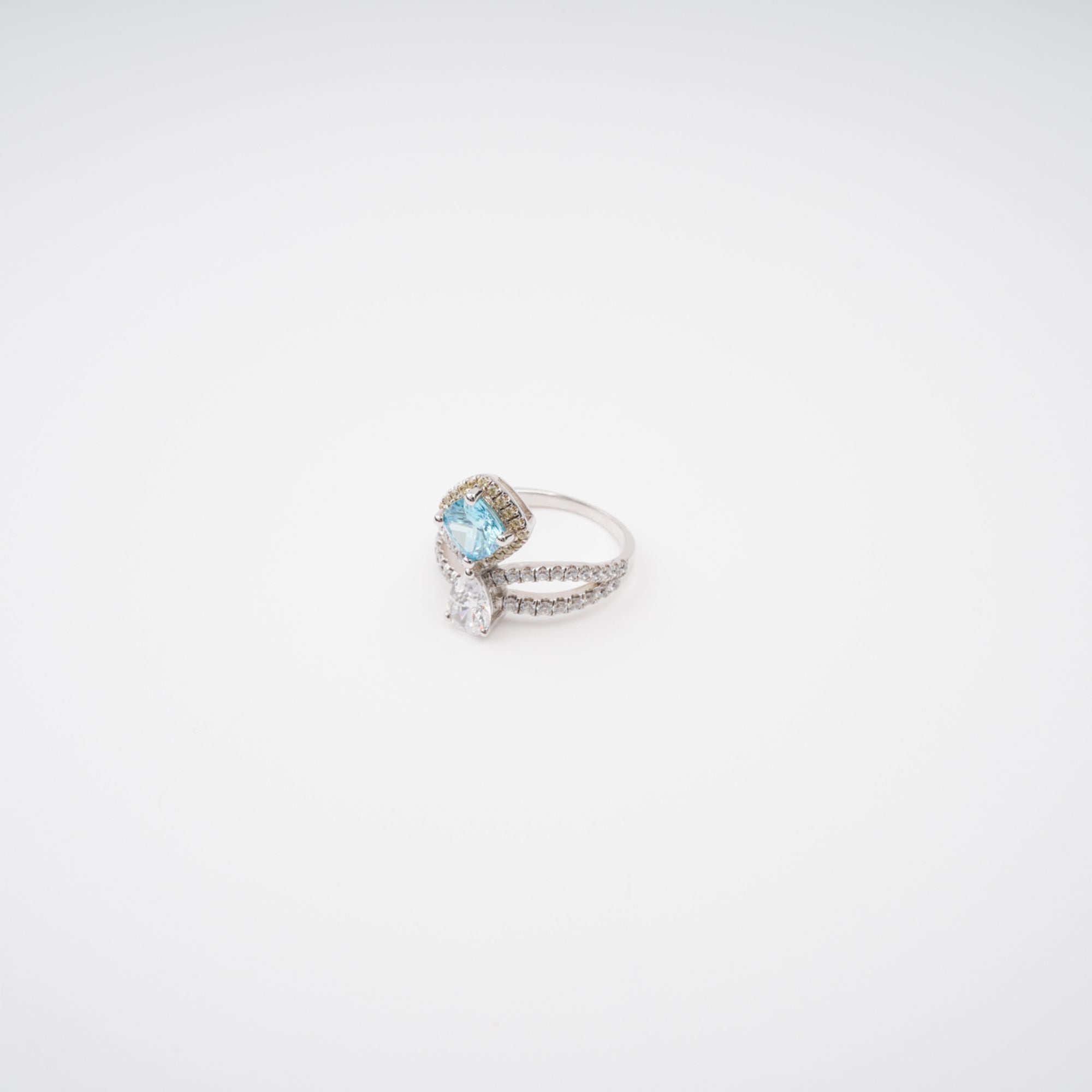 Eloïse – Sterlingsilberring mit blauem Kristall