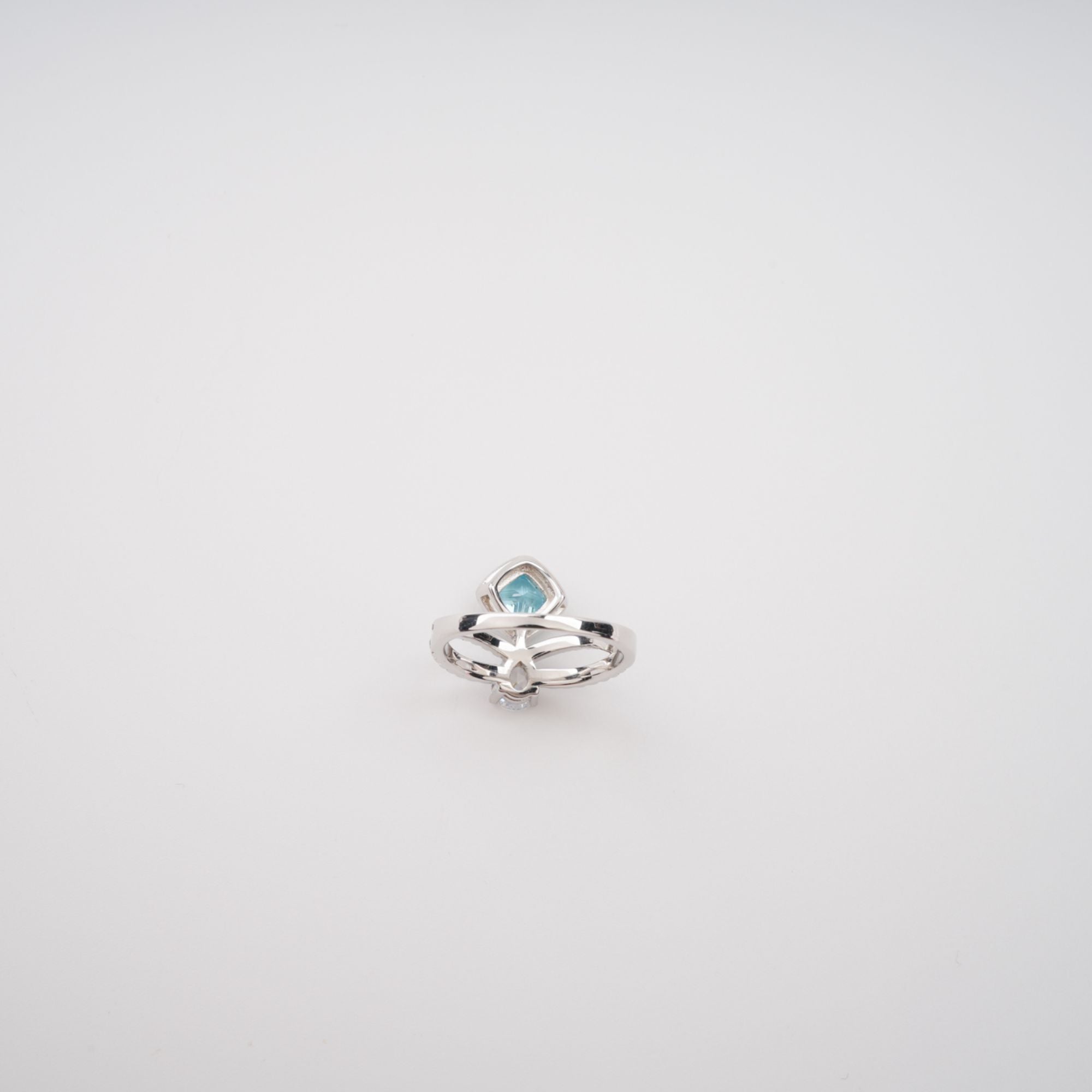 Eloïse – Sterlingsilberring mit blauem Kristall